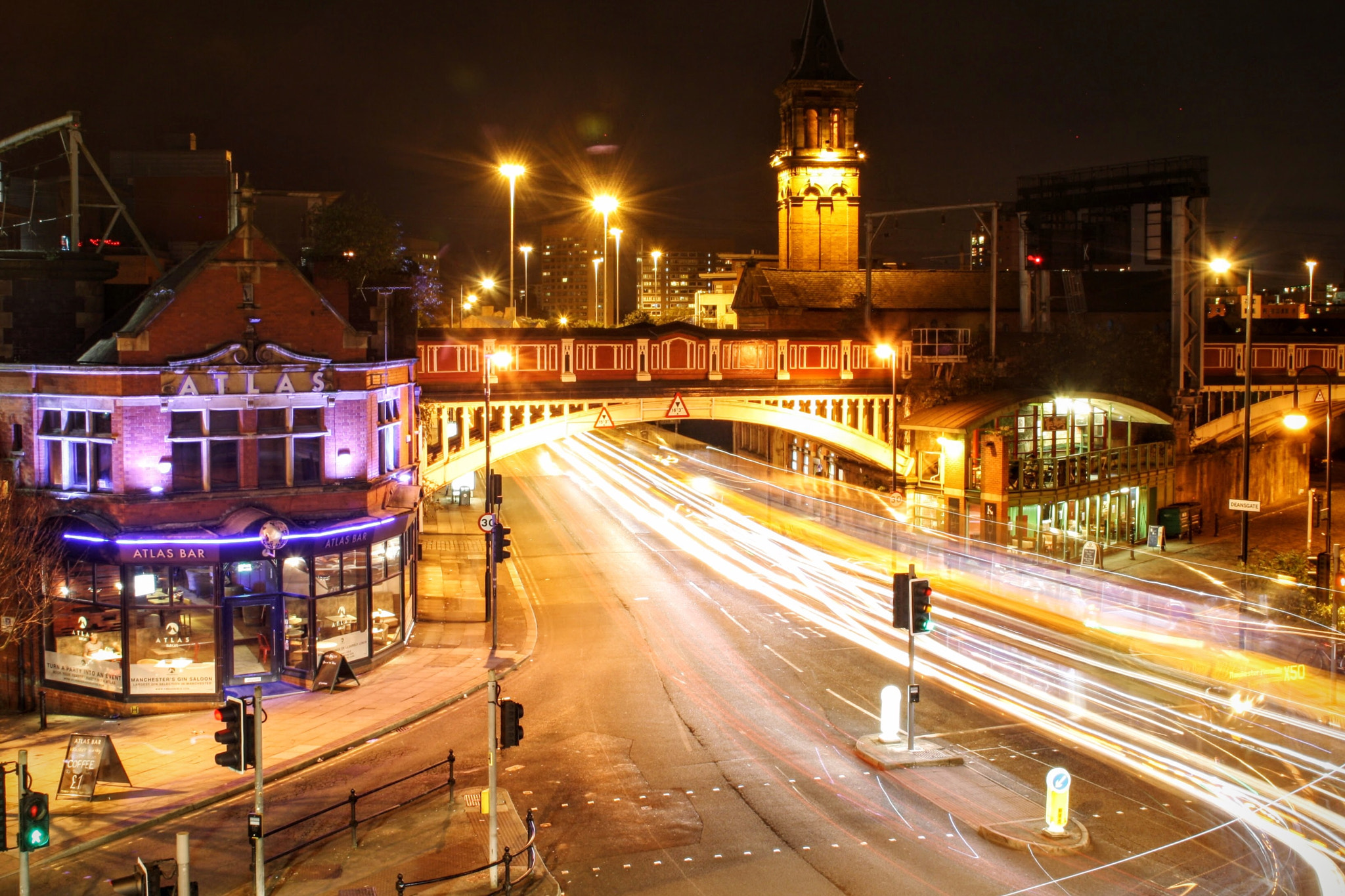 Canon EOS 1000D (EOS Digital Rebel XS / EOS Kiss F) sample photo. Manchester at night. photography