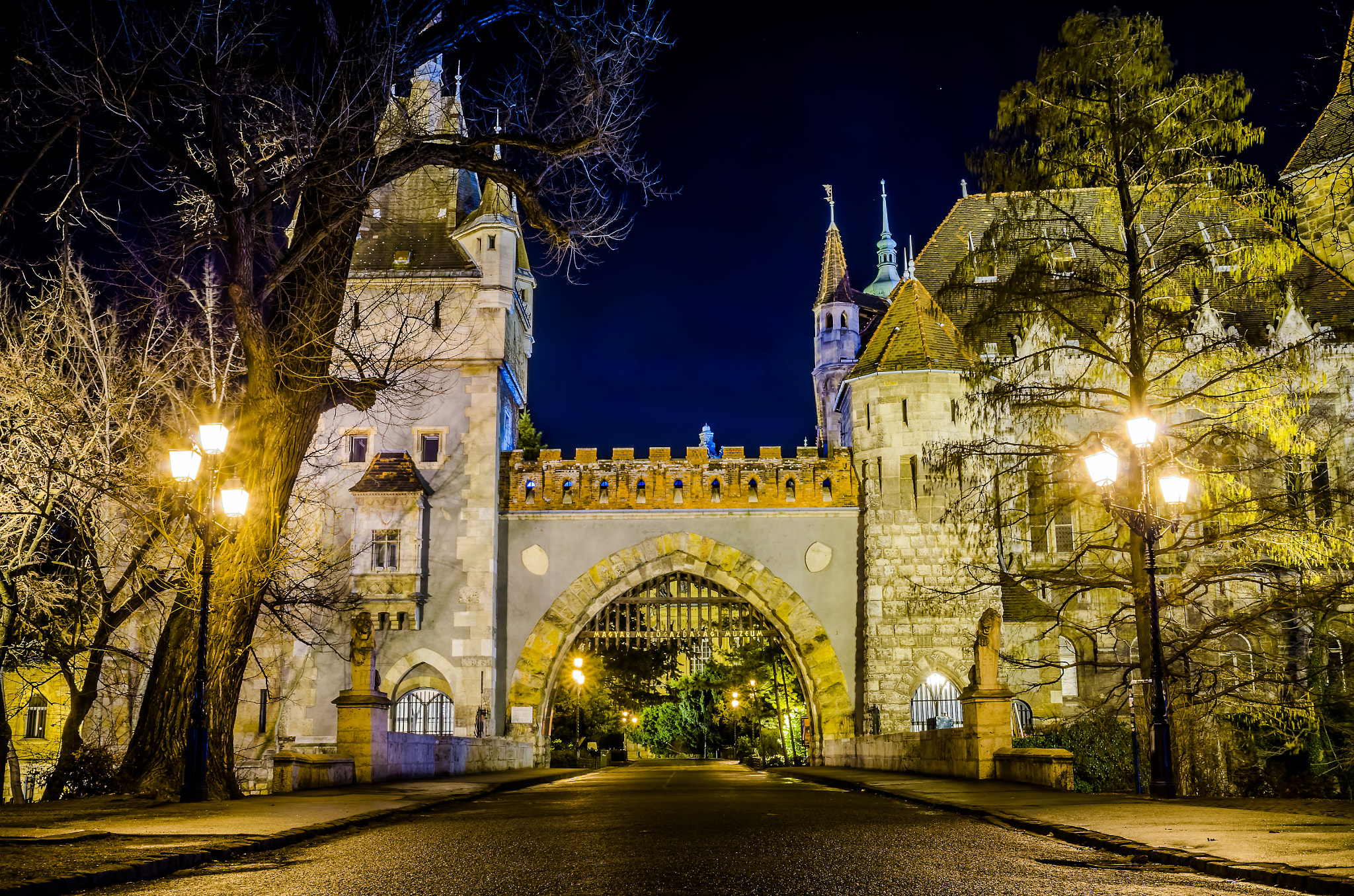 Pentax K-50 sample photo. Medieval atmosphere photography