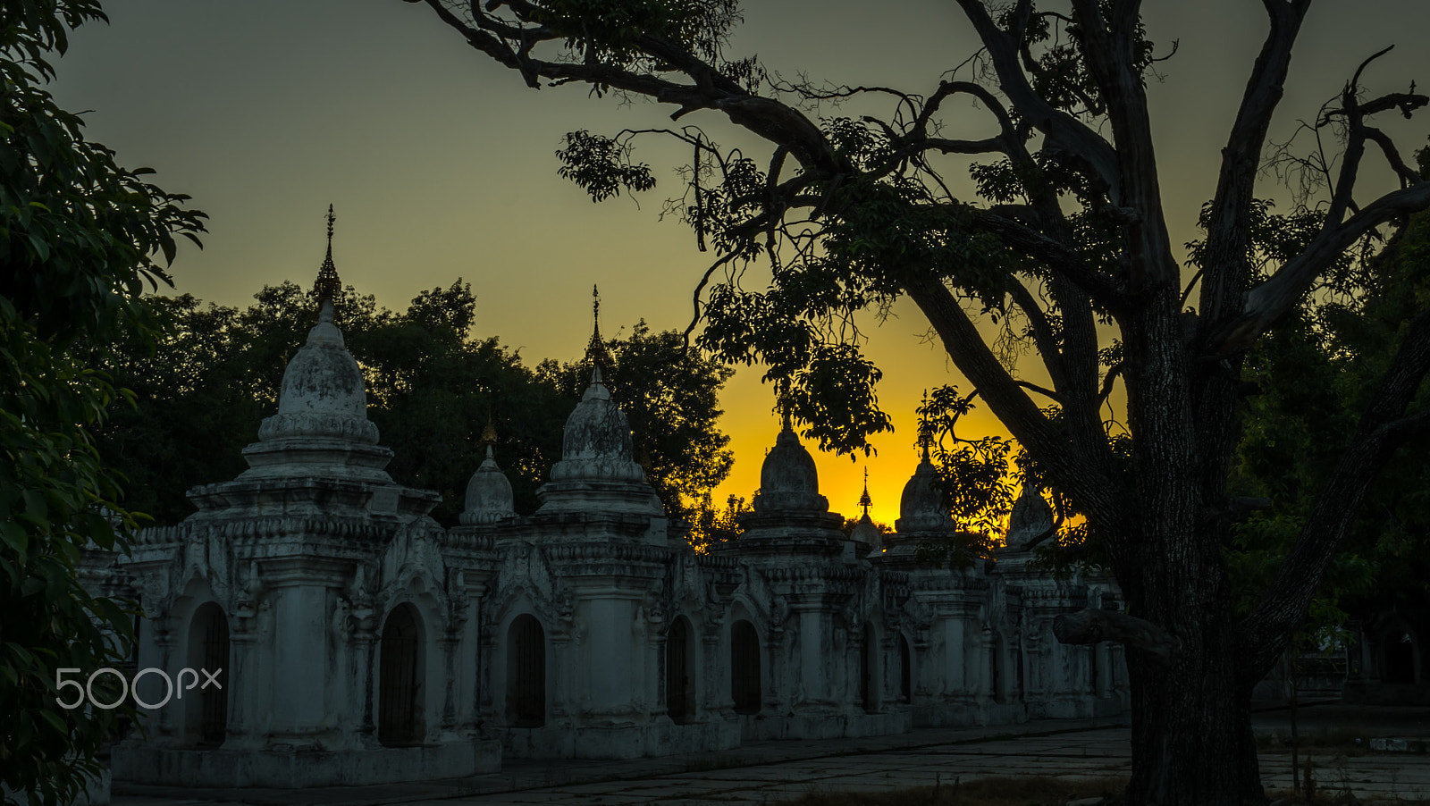 Sony a7R sample photo. Kuthodaw pagoda photography
