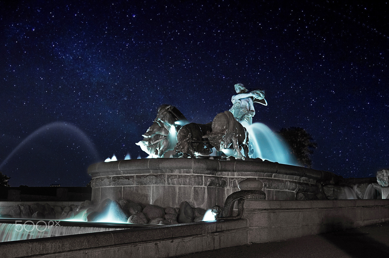 Sony Alpha NEX-5R sample photo. Water fountain under the stars photography