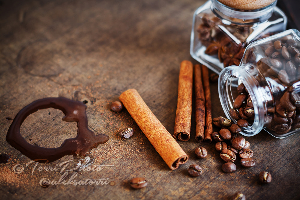 Canon EOS 650D (EOS Rebel T4i / EOS Kiss X6i) + Canon EF 50mm F1.4 USM sample photo. Cinnamon with coffee beans and hot chocolate blot photography