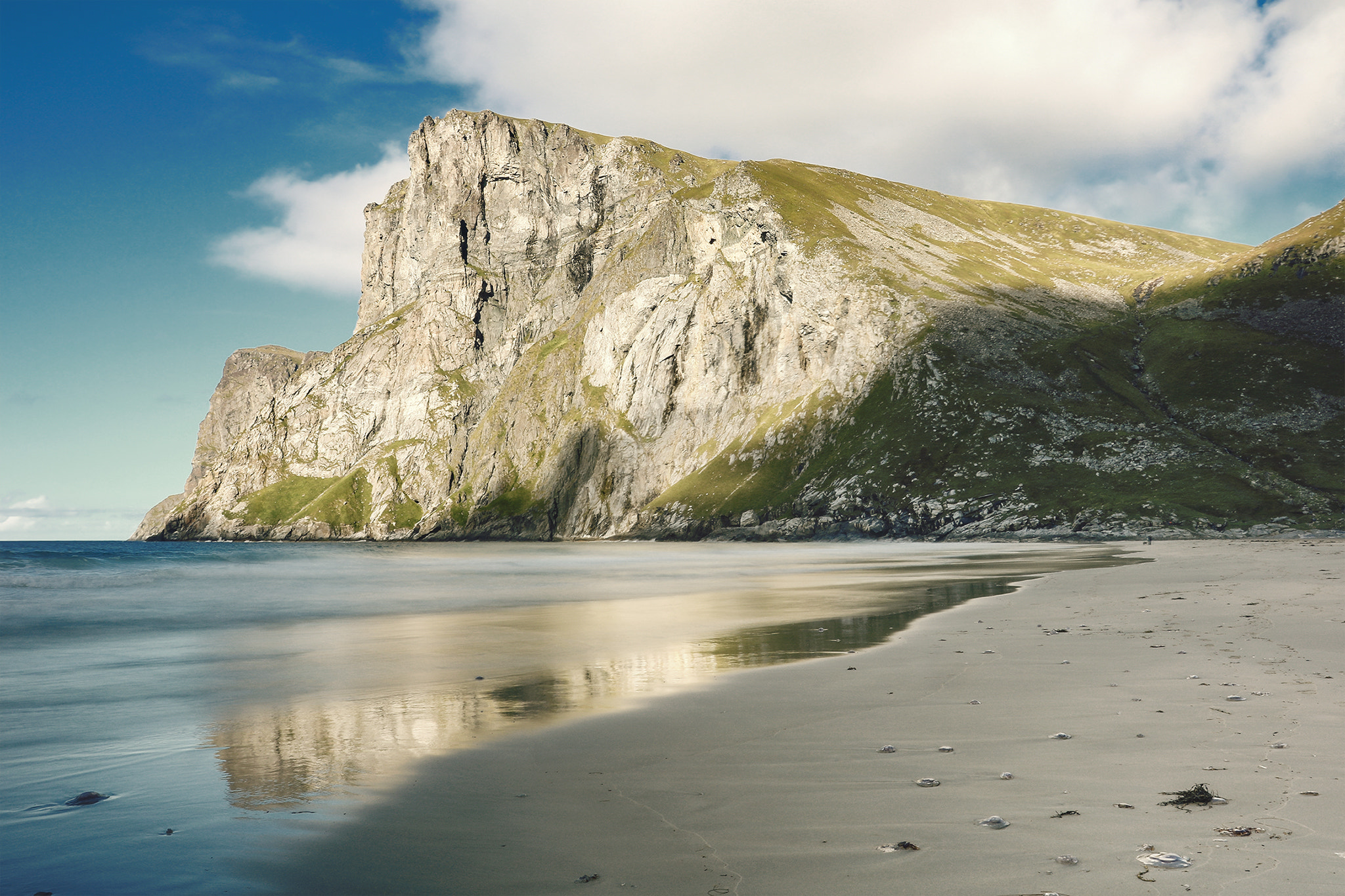Canon EOS 760D (EOS Rebel T6s / EOS 8000D) sample photo. Kvalvika beach photography