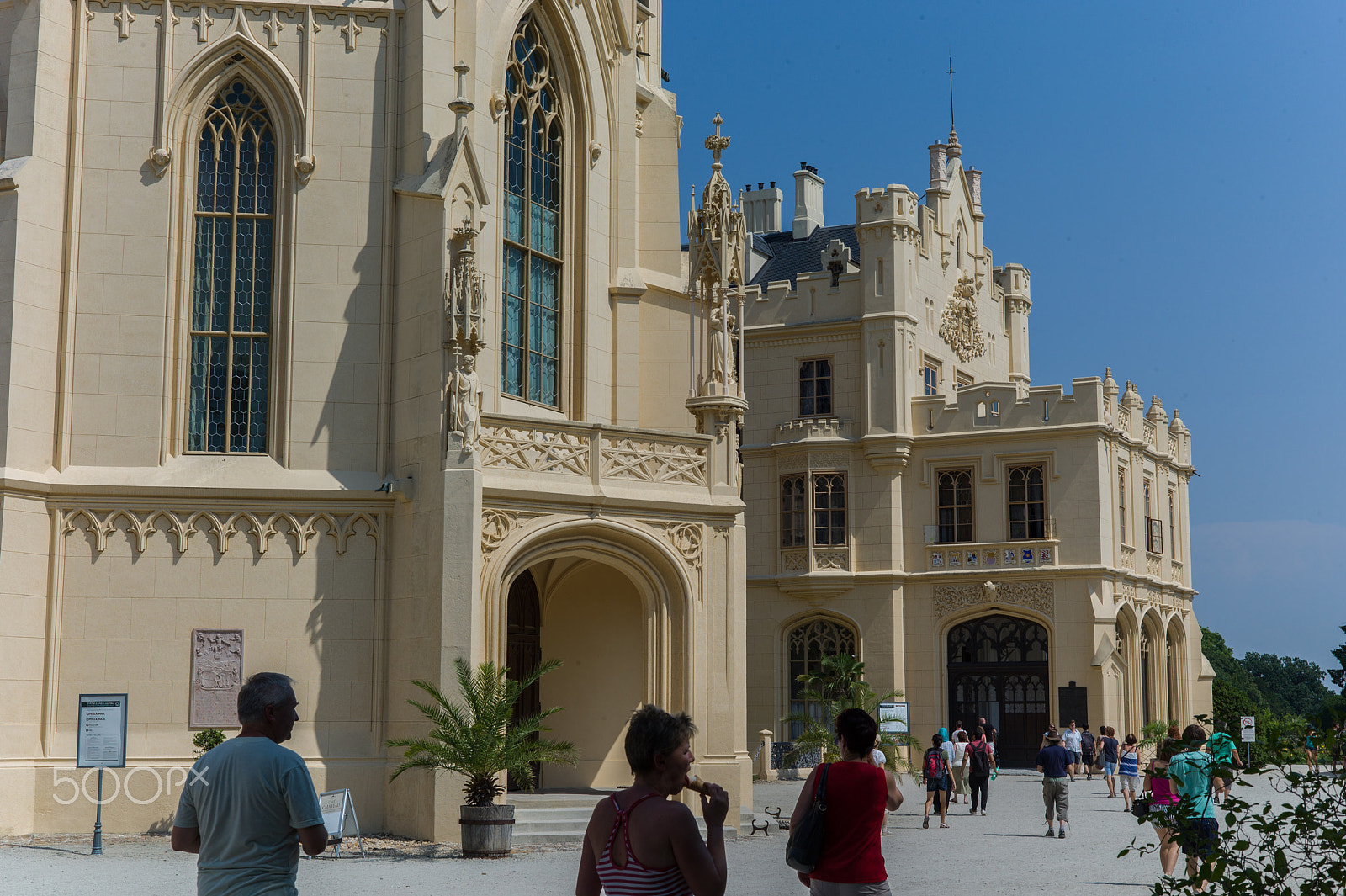 Leica M9 + Summicron-M 35mm f/2 (IV) sample photo. Lednice chateau photography