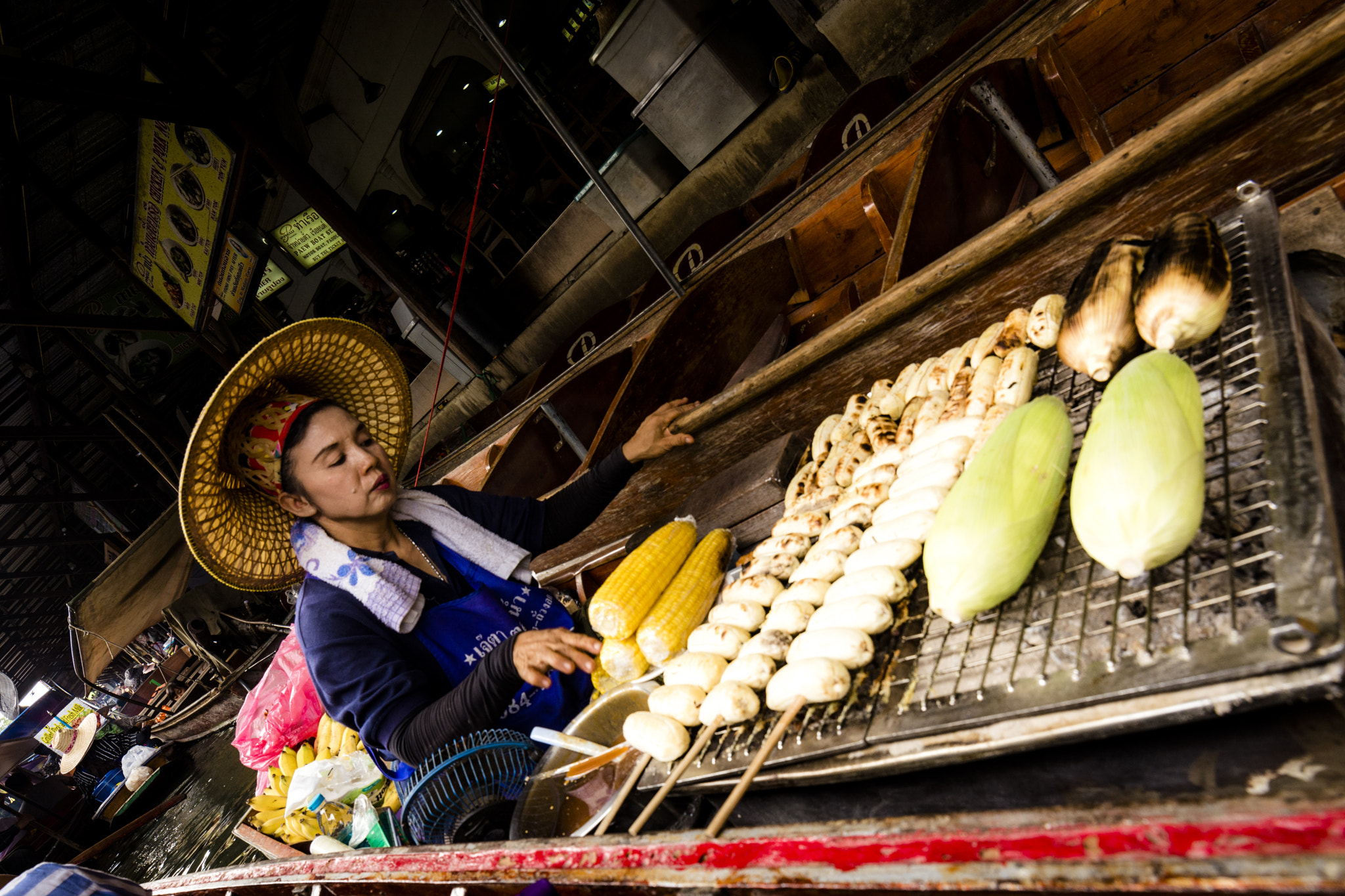 Samyang 14mm F2.8 ED AS IF UMC sample photo. Floating market photography