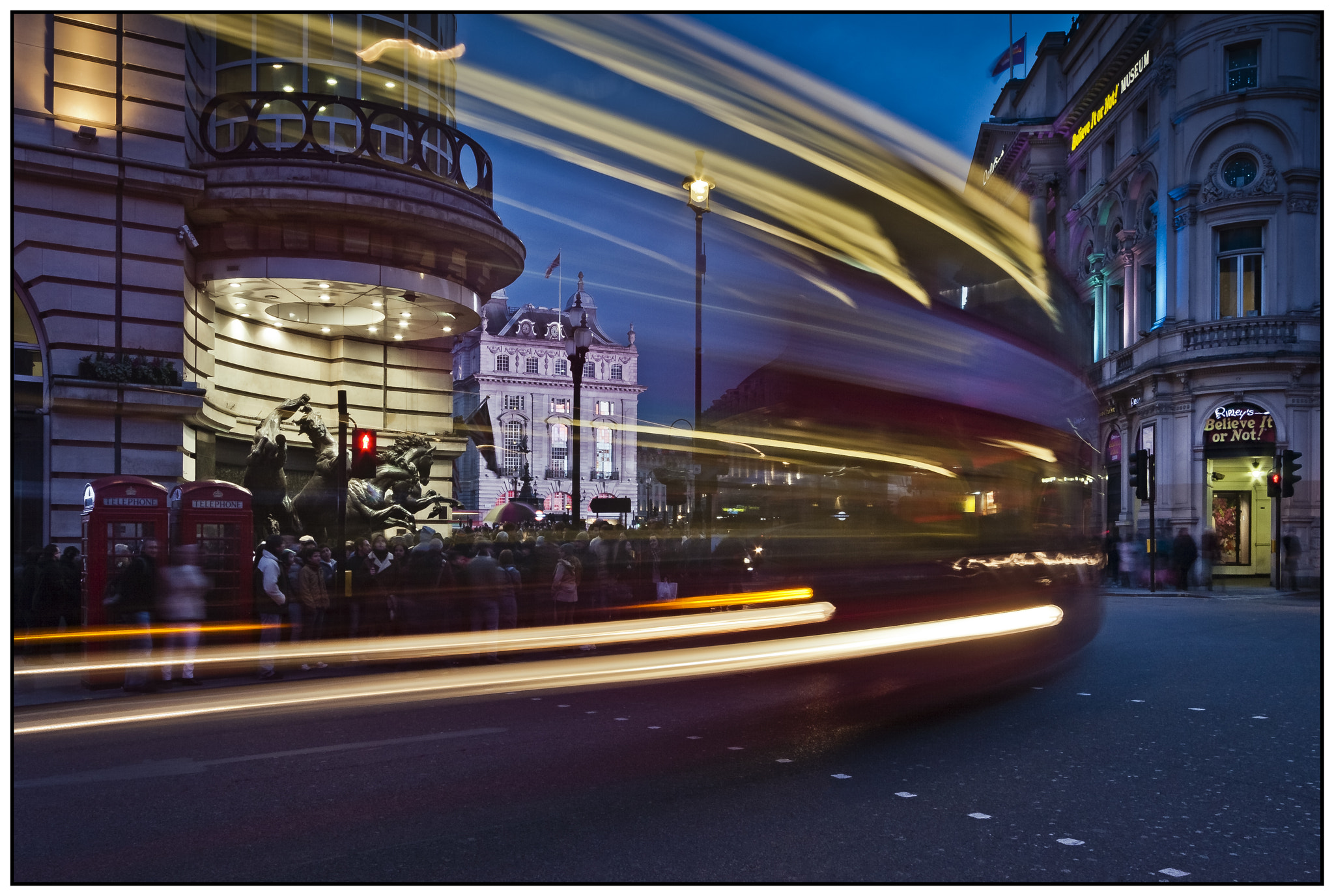 Canon EF-S 10-22mm F3.5-4.5 USM sample photo. Piccadilly circus, london. photography