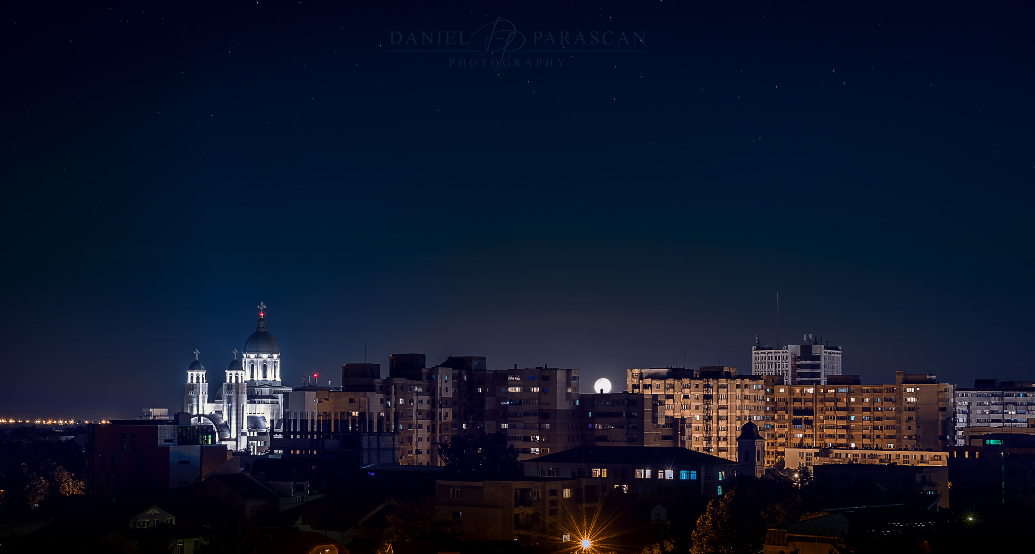 Sony a7S + Sony Vario Tessar T* FE 24-70mm F4 ZA OSS sample photo. The moon photography