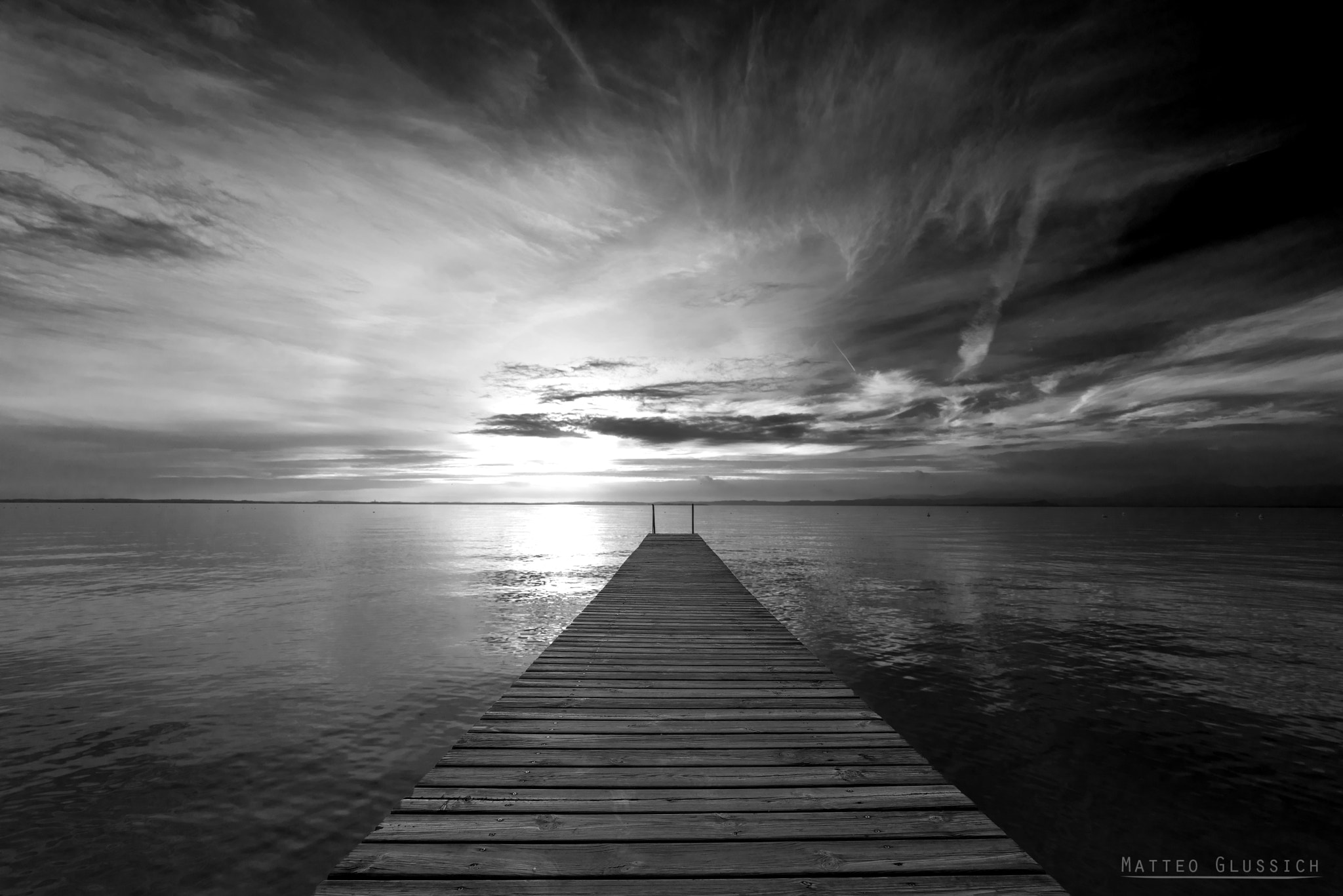 Samyang 14mm F2.8 ED AS IF UMC sample photo. Pontili in b&w photography