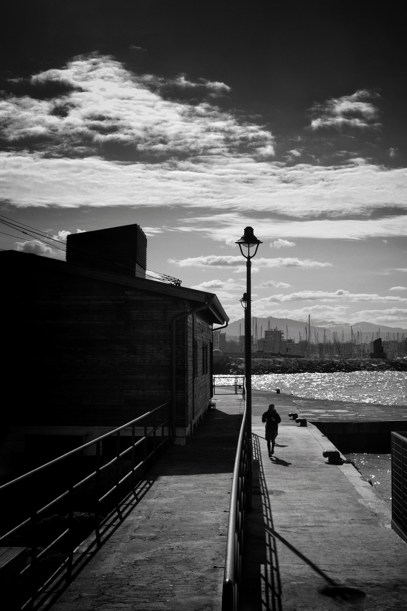 Canon EOS 400D (EOS Digital Rebel XTi / EOS Kiss Digital X) sample photo. Walking on the dock photography