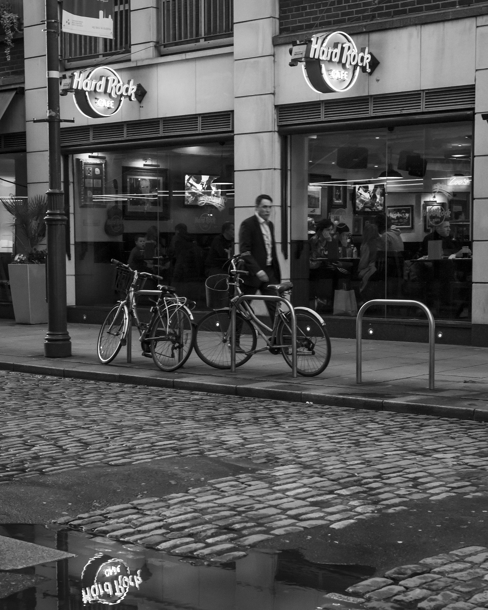 Nikon D800 + Nikon AF Nikkor 50mm F1.4D sample photo. Hard rock cafe, dublin photography
