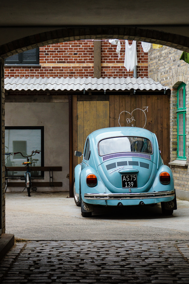 Sony DT 18-200mm F3.5-6.3 sample photo. Punchbuggy blue photography