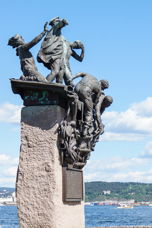 Sony DT 18-200mm F3.5-6.3 sample photo. Statue photography