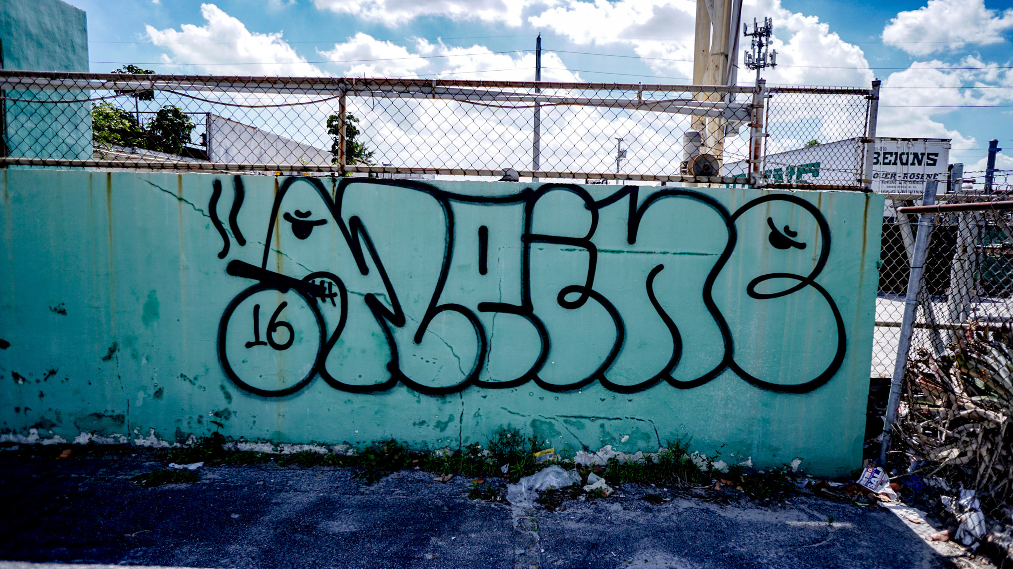 Sony a6000 + Sony E 16mm F2.8 sample photo. Graffiti art photography