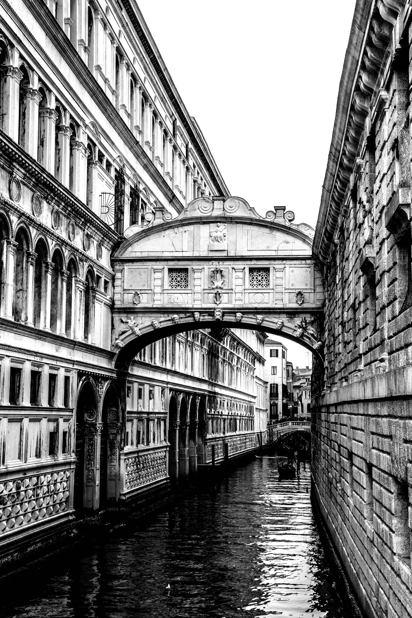 Canon EOS 550D (EOS Rebel T2i / EOS Kiss X4) sample photo. The sospiri bridge photography