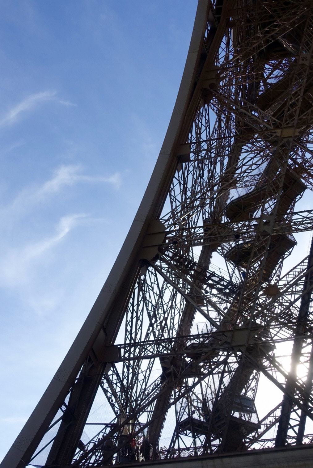 Sony Cyber-shot DSC-RX100 III + Sony 24-70mm F1.8-2.8 sample photo. Eiffel tower on one foot photography