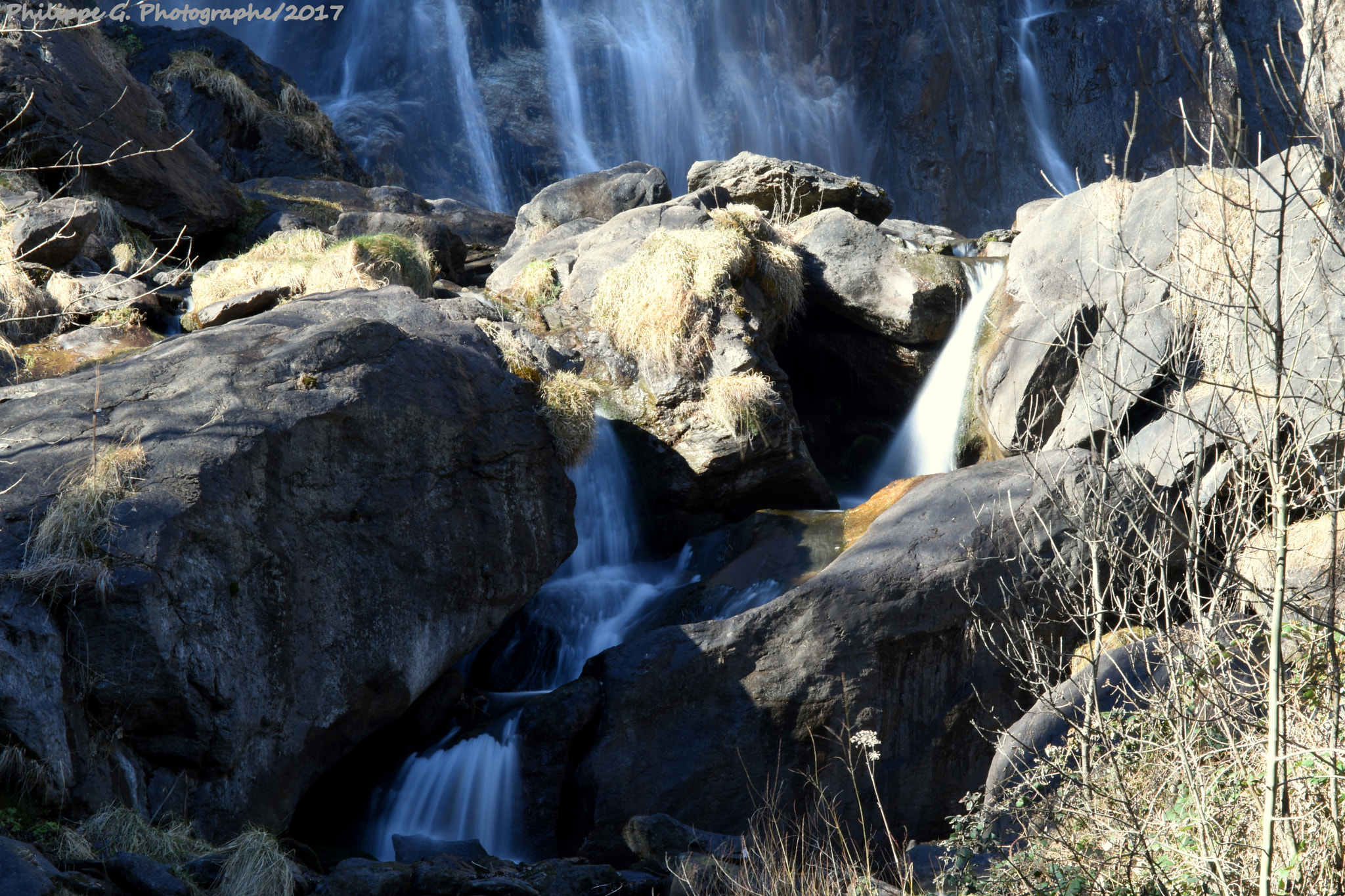 Nikon D5500 sample photo. Après la chute on reprend son cours photography