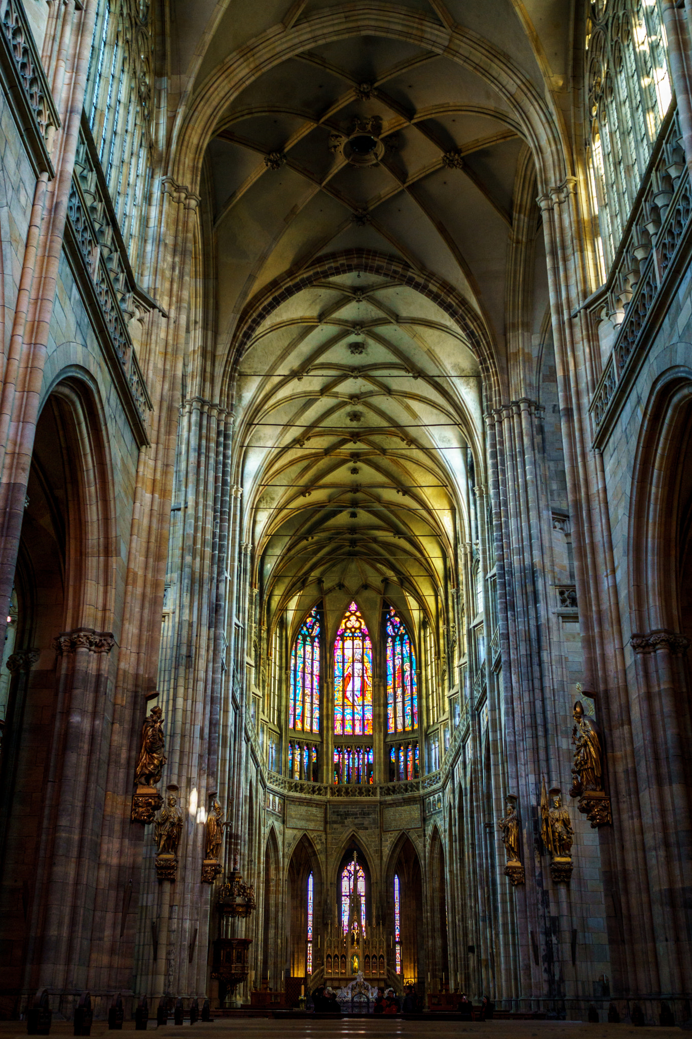 Sony Sonnar T* E 24mm F1.8 ZA sample photo. Interiors of st. vitus cathedral photography