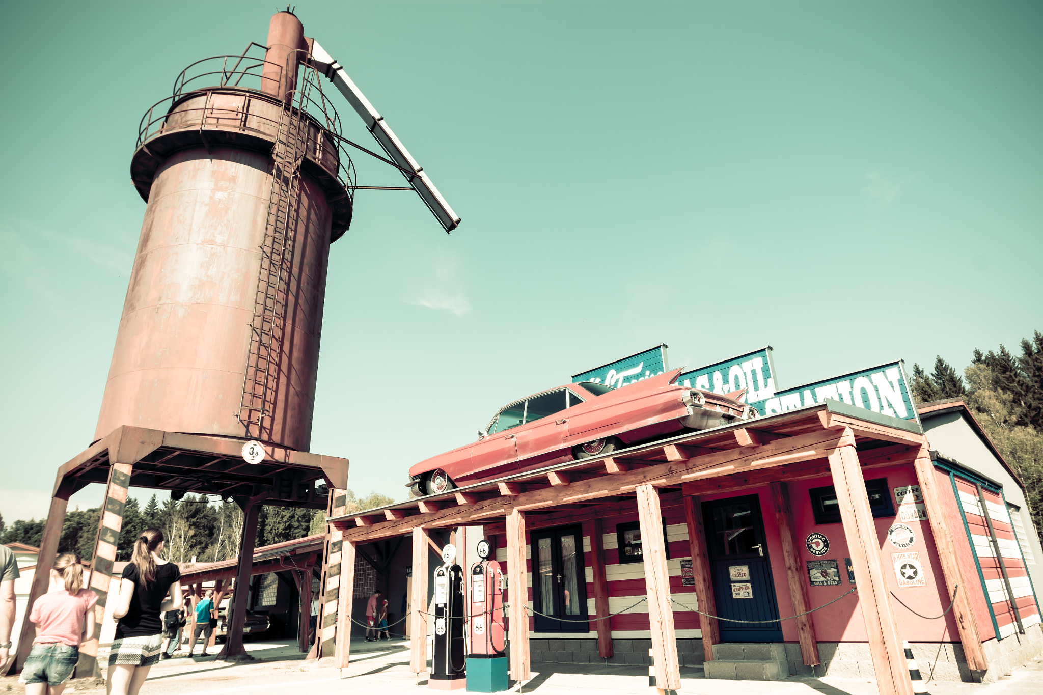 Nikon D7100 sample photo. Old fashioned gas station photography