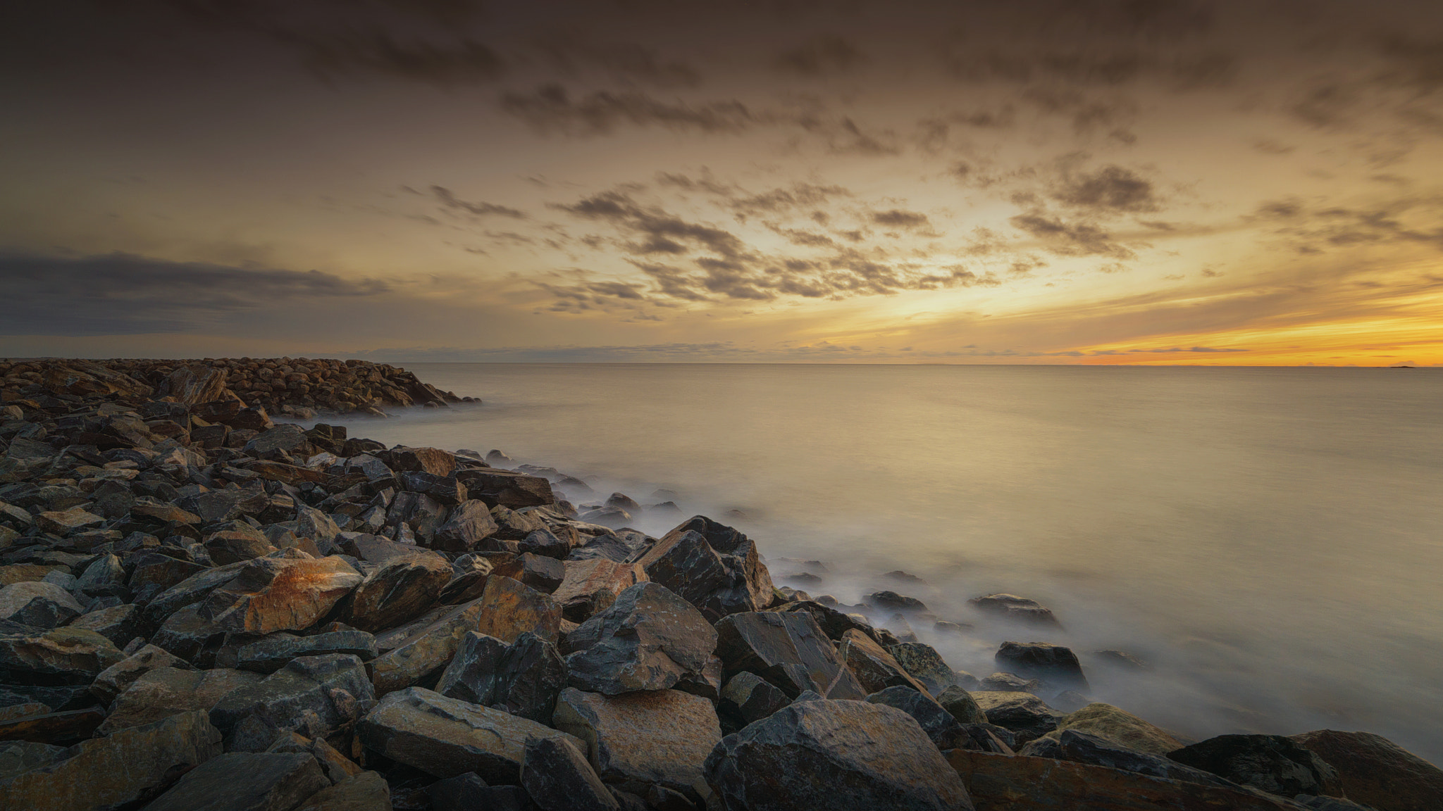Samyang 14mm F2.8 ED AS IF UMC sample photo. By the sea photography