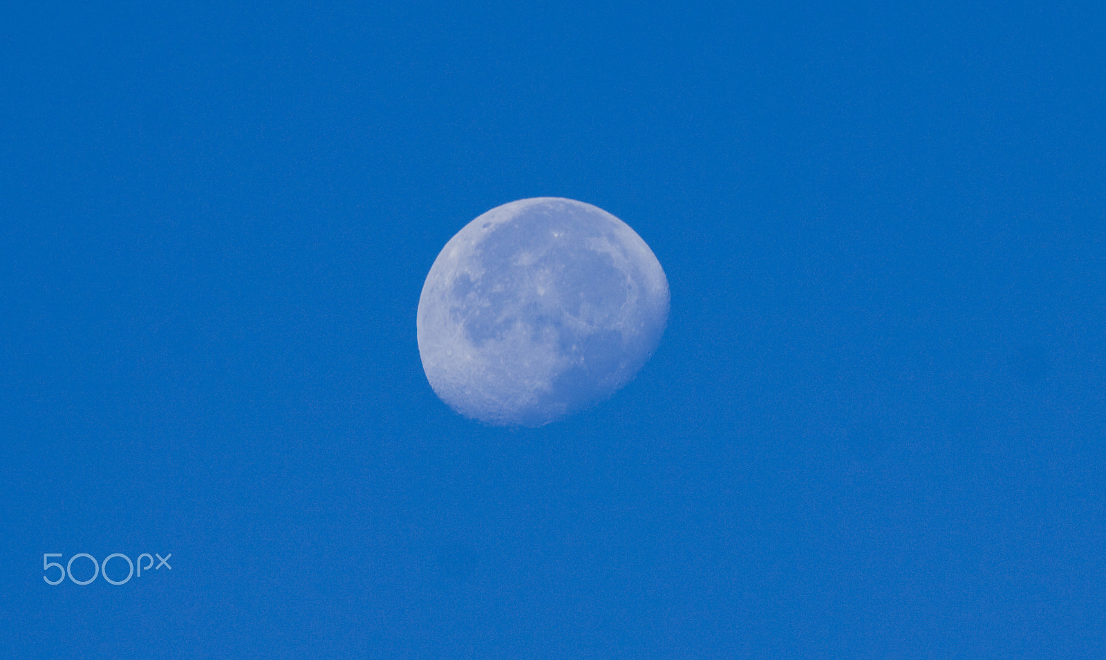 Canon EOS 50D + Canon EF 100-400mm F4.5-5.6L IS USM sample photo. Daylight moon photography