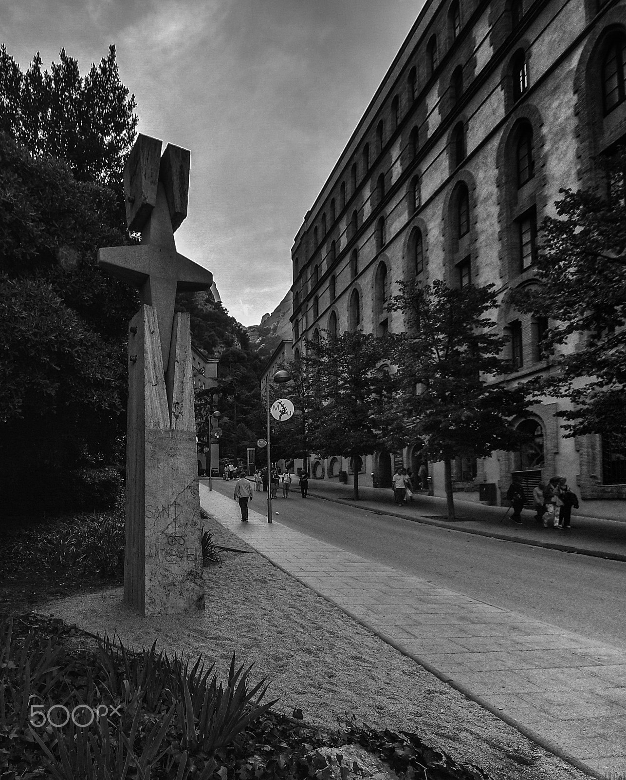 Sigma 8-16mm F4.5-5.6 DC HSM sample photo. Street in barcelona photography
