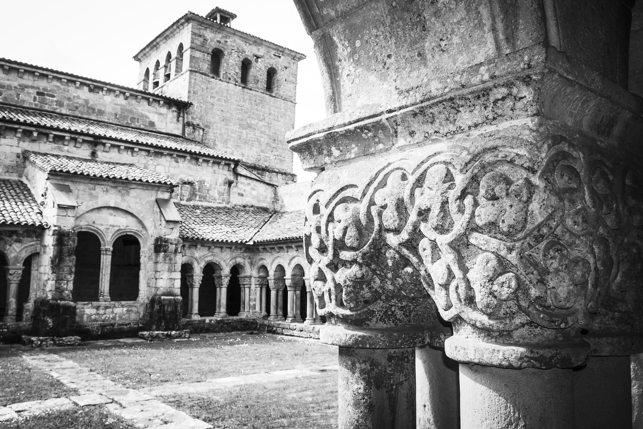 Canon EF-S 17-55mm F2.8 IS USM sample photo. Cloister colegiata santillana del mar photography