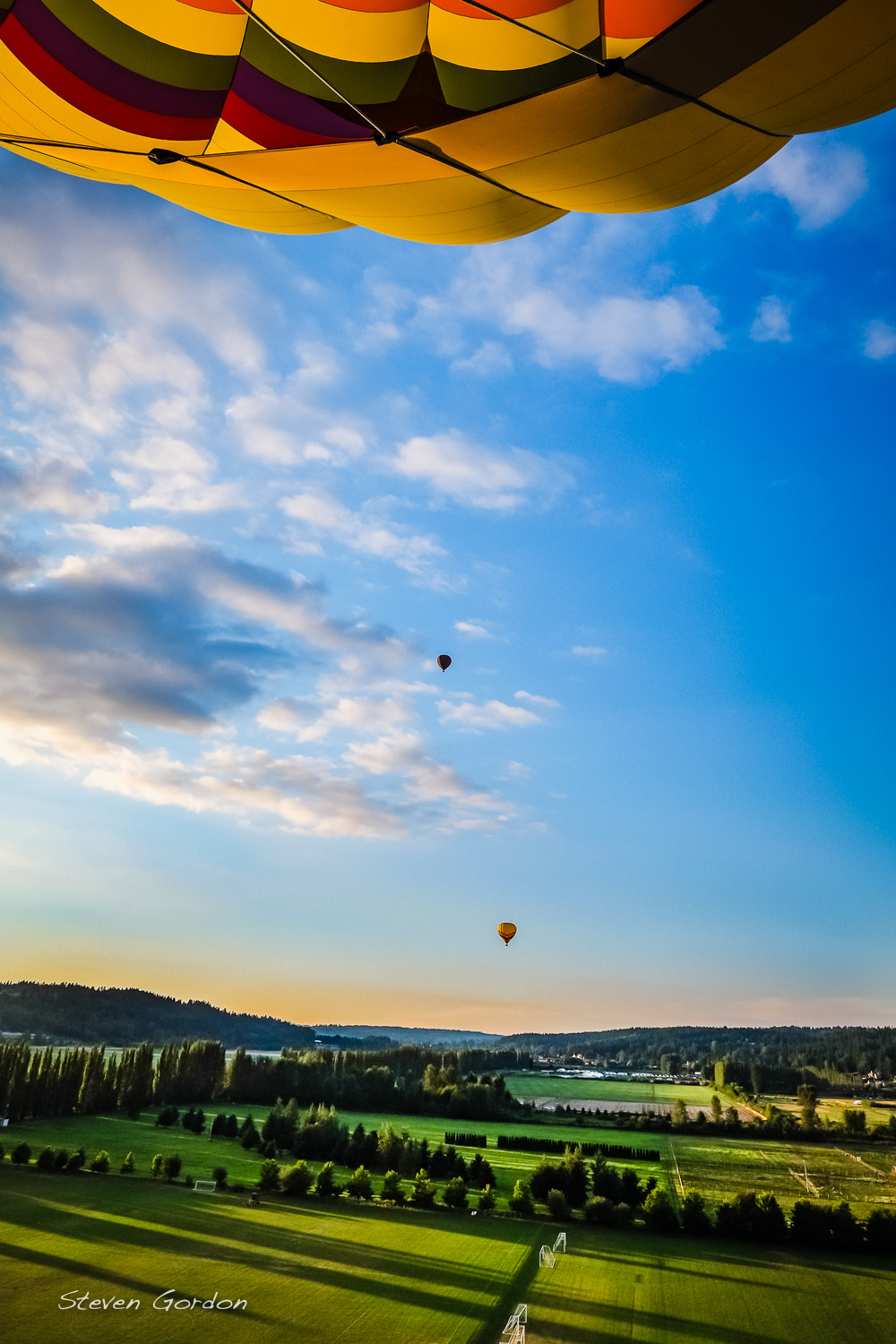 Fujifilm X-E1 sample photo. Sunset balloon landing photography