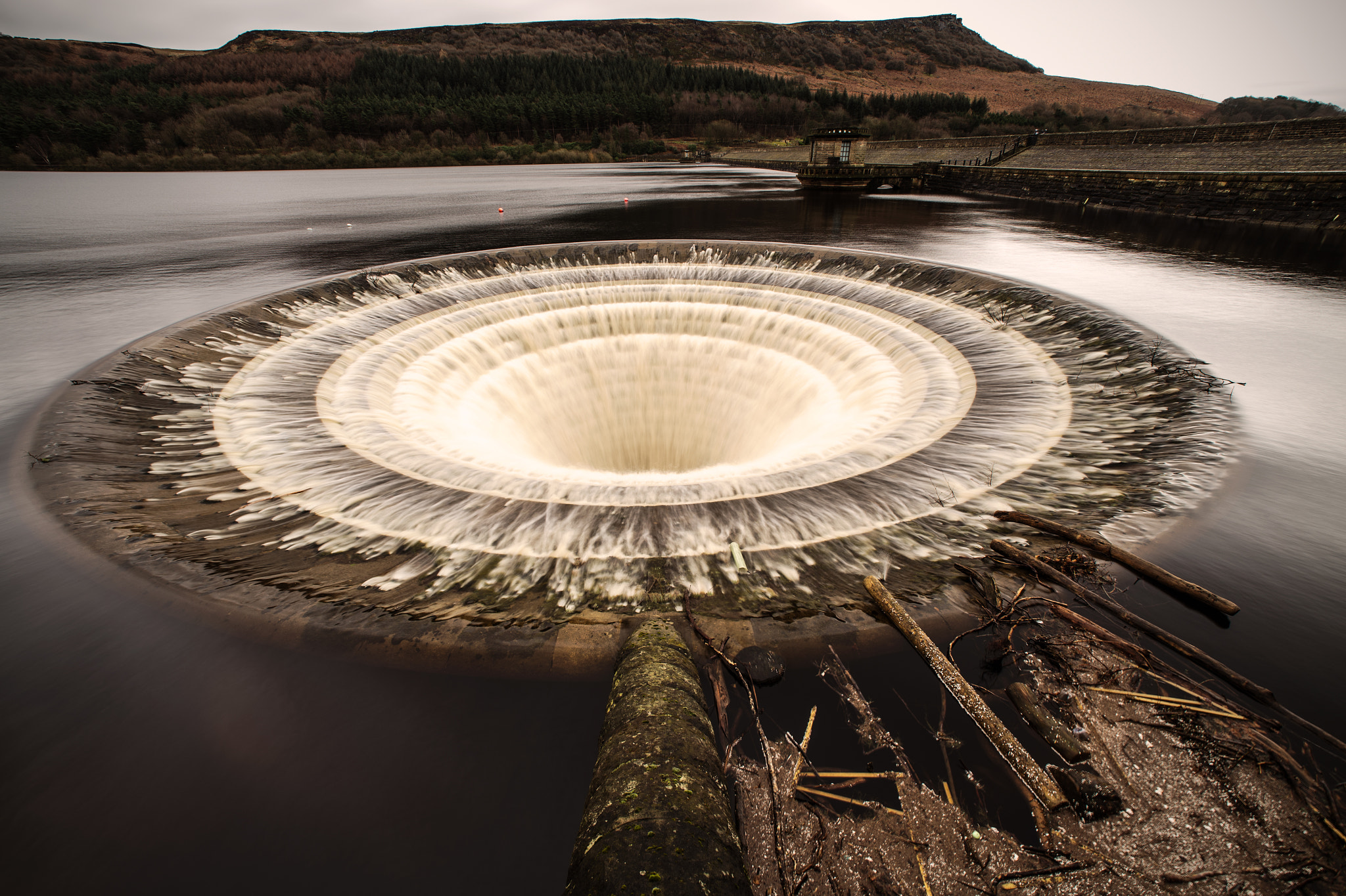 Sigma 14mm f/2.8 EX Aspherical HSM sample photo. Ladybower bellmouth spillways 2 photography