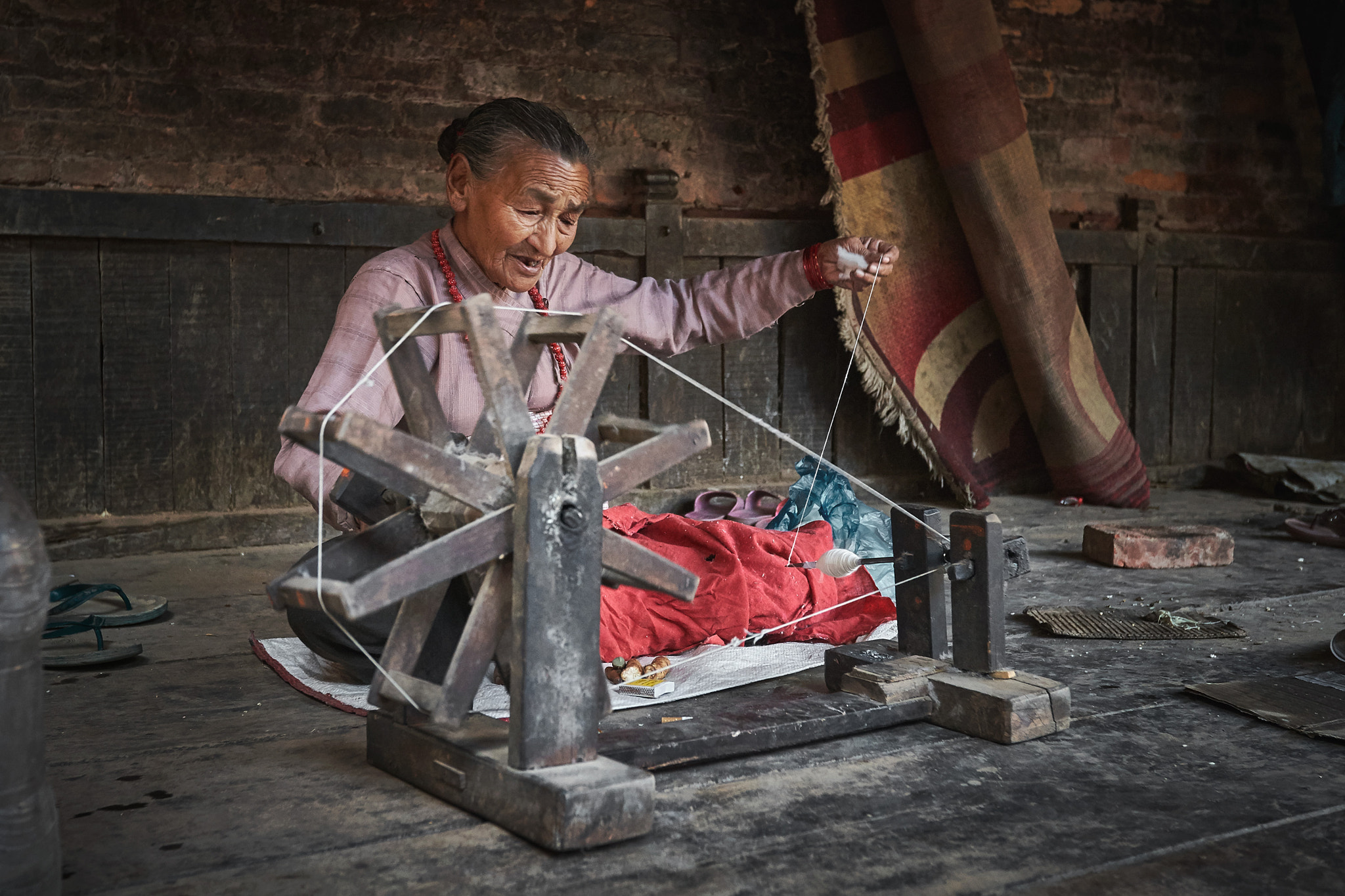 Sony Vario-Sonnar T* 16-35mm F2.8 ZA SSM sample photo. Working at the rural distaff machine photography