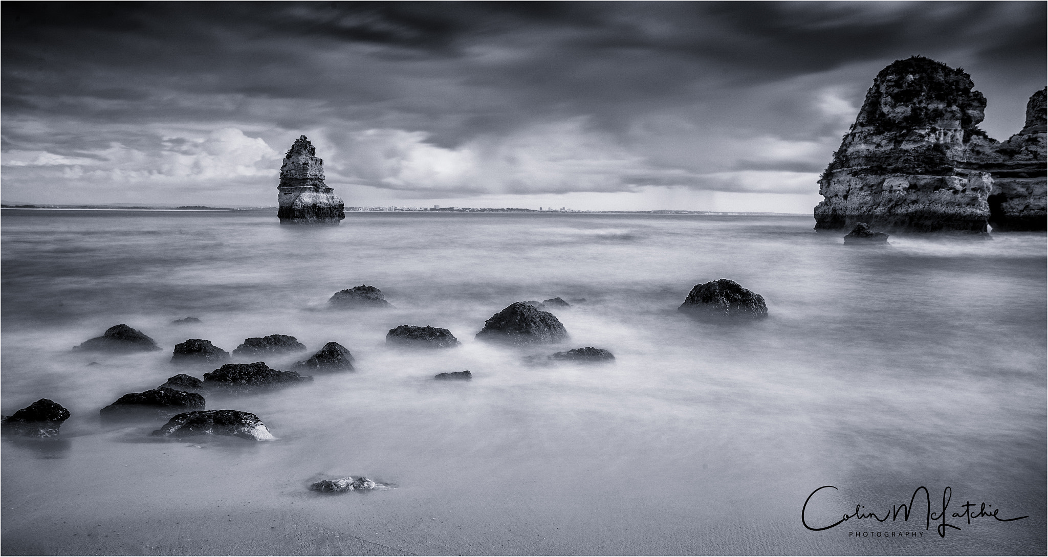 Canon EF 17-40mm F4L USM sample photo. Praia camilo b&w ii photography