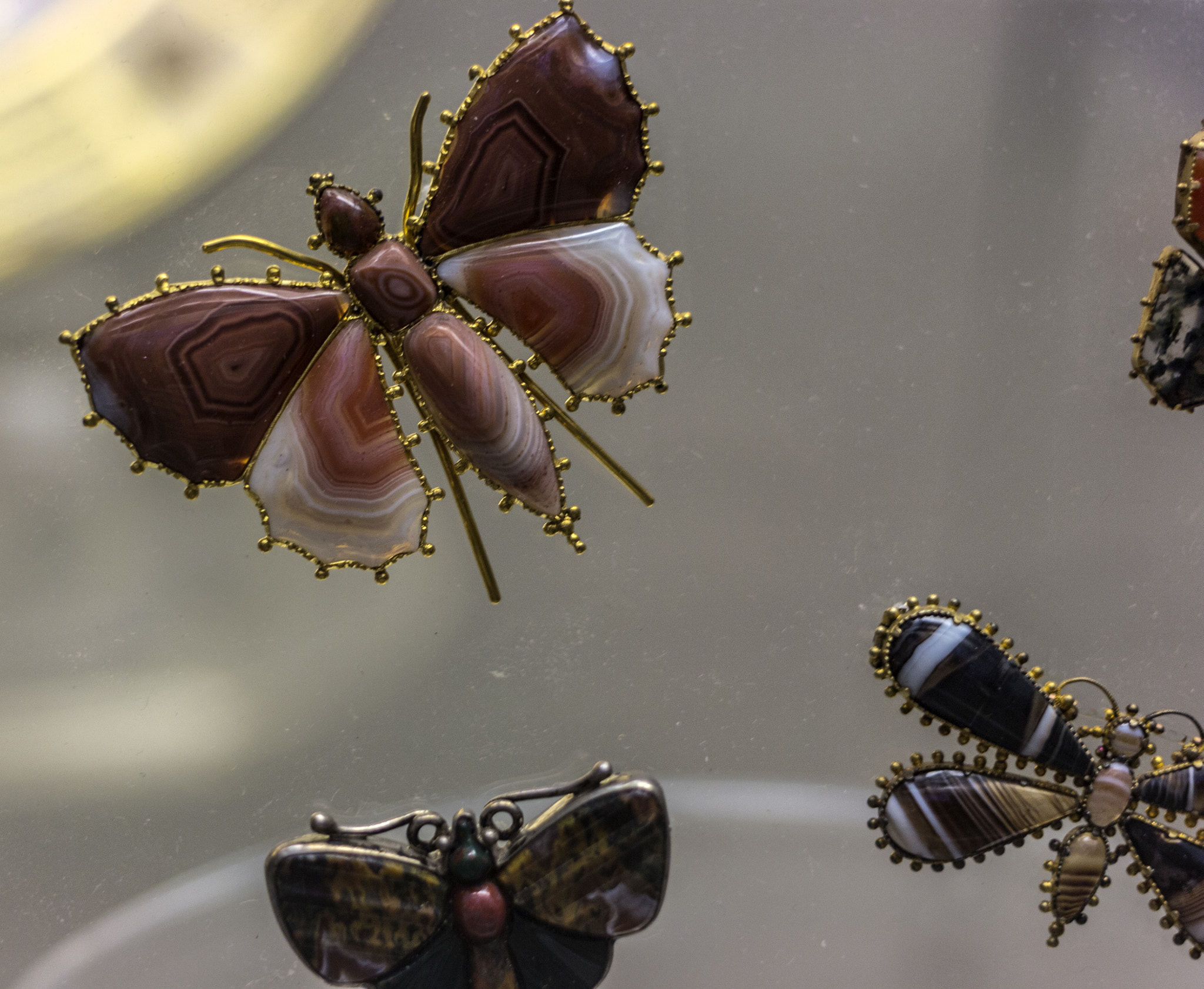Canon EOS 700D (EOS Rebel T5i / EOS Kiss X7i) + Canon EF 40mm F2.8 STM sample photo. Stone butterflies photography