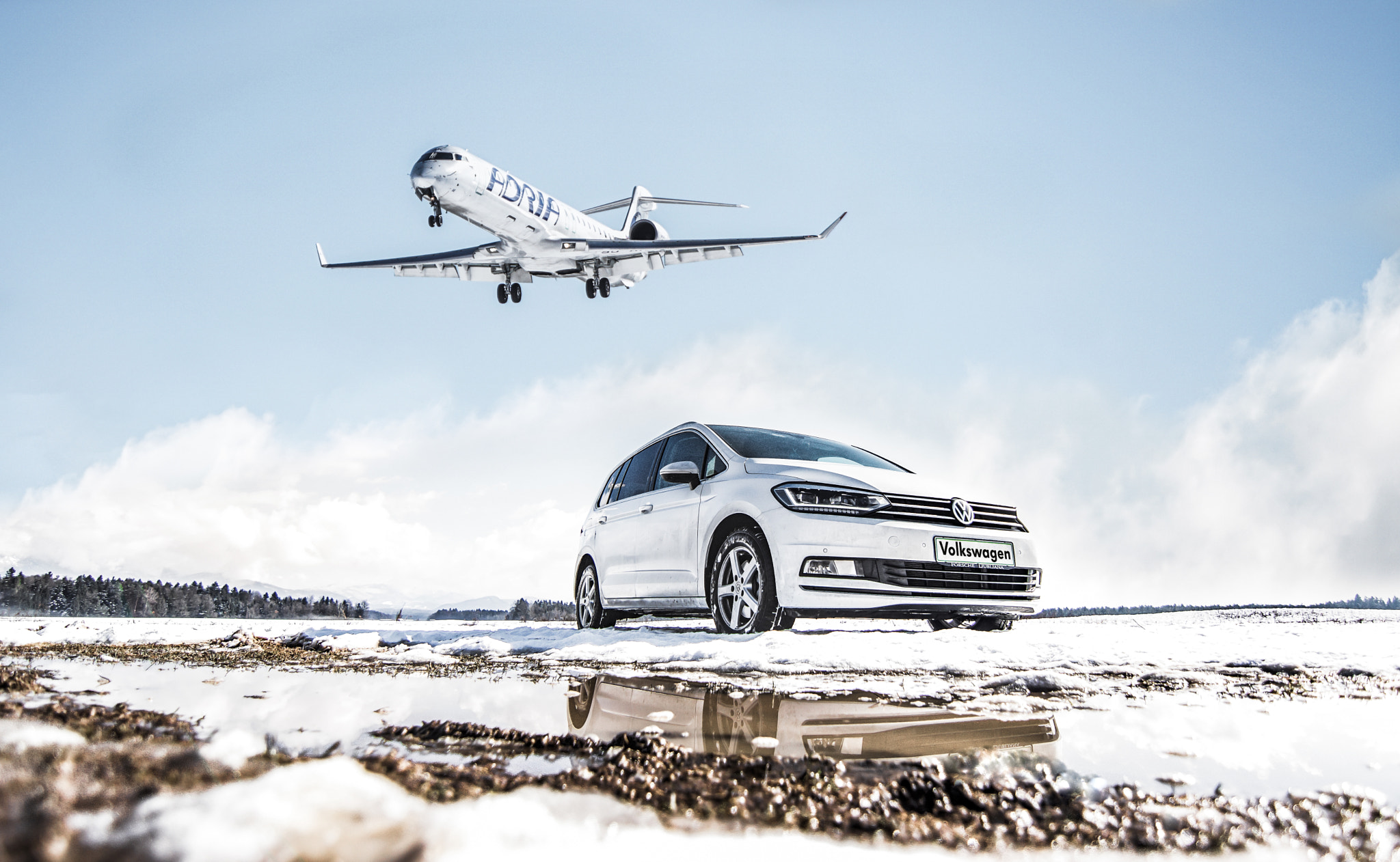 20mm F2.8 sample photo. Car vs. airplane photography