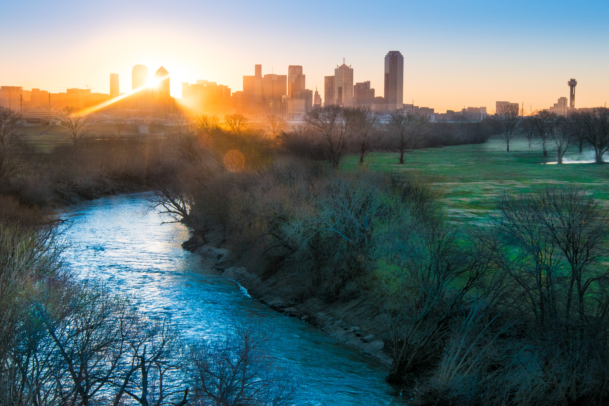 1 NIKKOR VR 10-100mm f/4-5.6 sample photo. Dallas sunrise photography