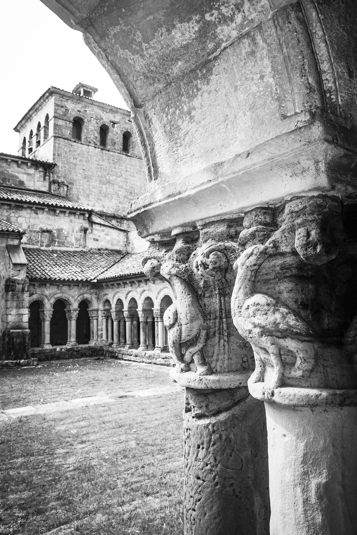 Canon EF-S 17-55mm F2.8 IS USM sample photo. Cloister colegiata santillana del mar photography