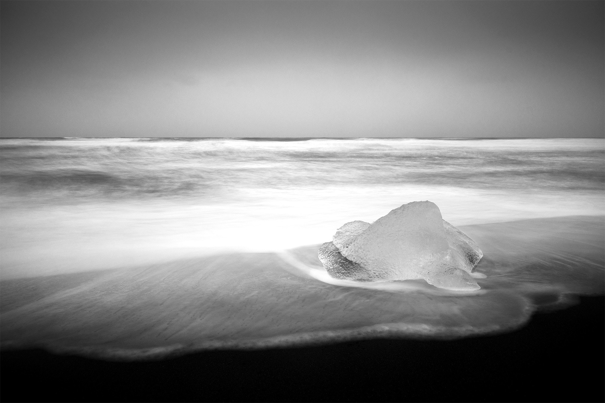 Sony a7R + Sony Vario-Sonnar T* 16-35mm F2.8 ZA SSM sample photo. Icleand blackbeach photography