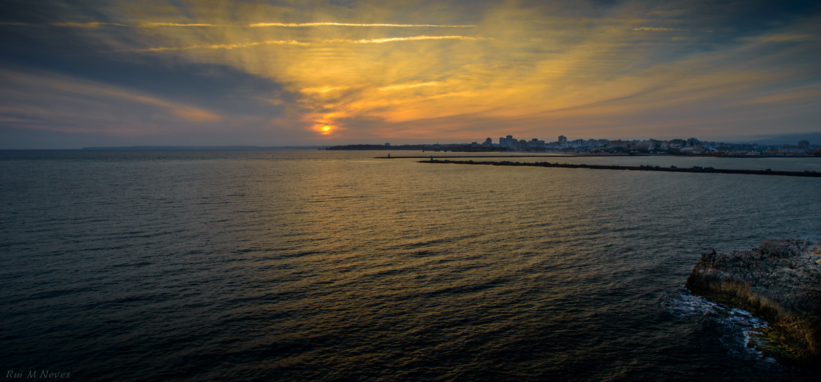 Nikon D800 + Sigma 20mm F1.8 EX DG Aspherical RF sample photo. Sunset in carvoeiro, pt photography