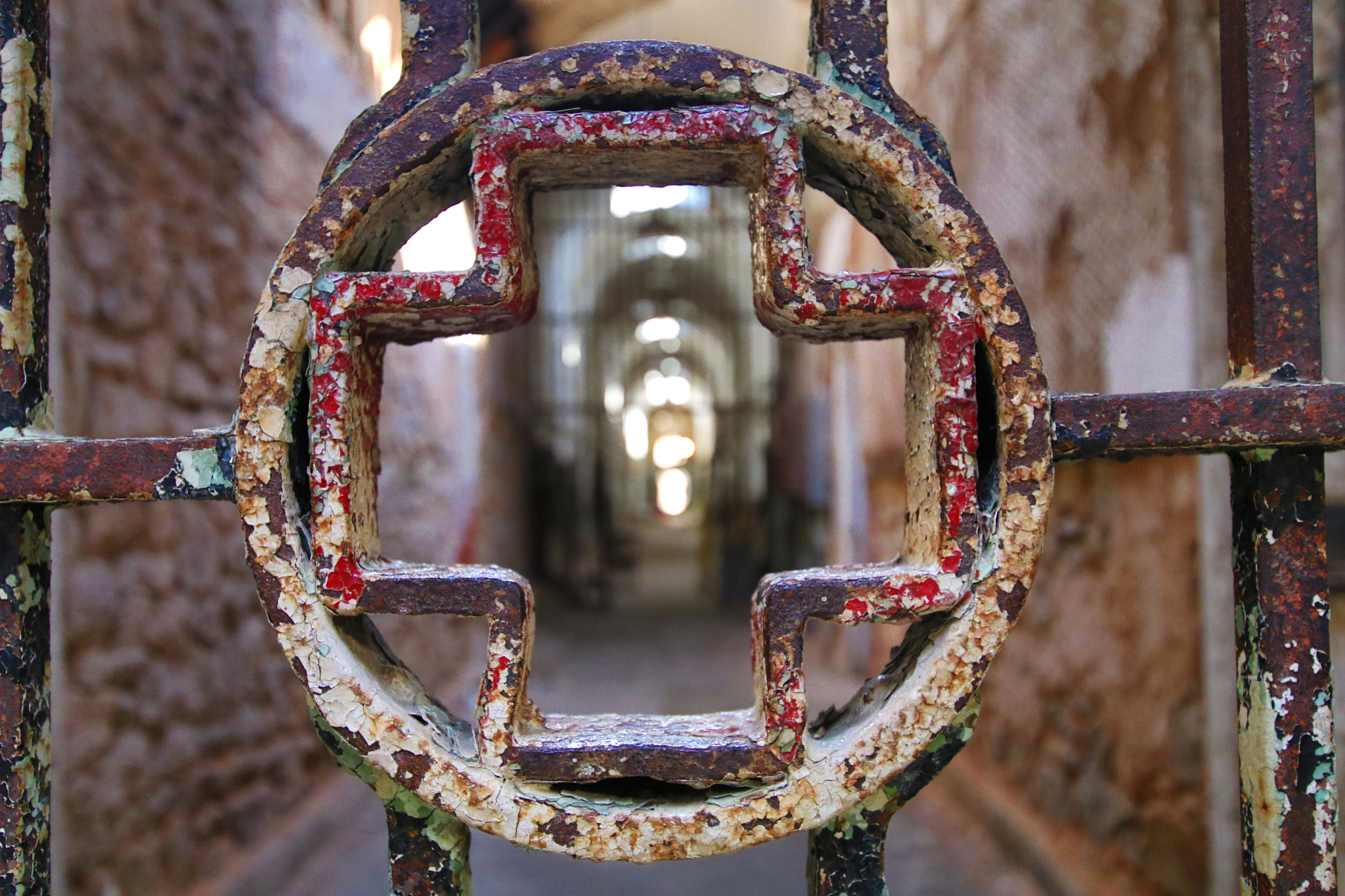 Canon EOS 80D sample photo. Gate of hospital in eastern state penitentiary photography