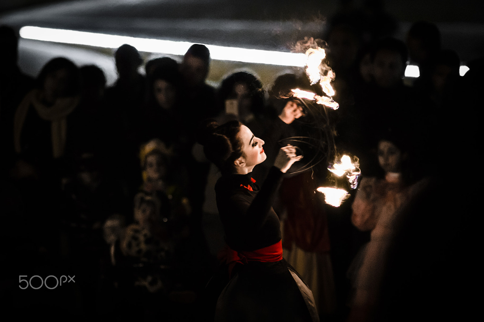 Sony SLT-A68 + Minolta AF 200mm F2.8 HS-APO G sample photo. Giocare col fuoco photography