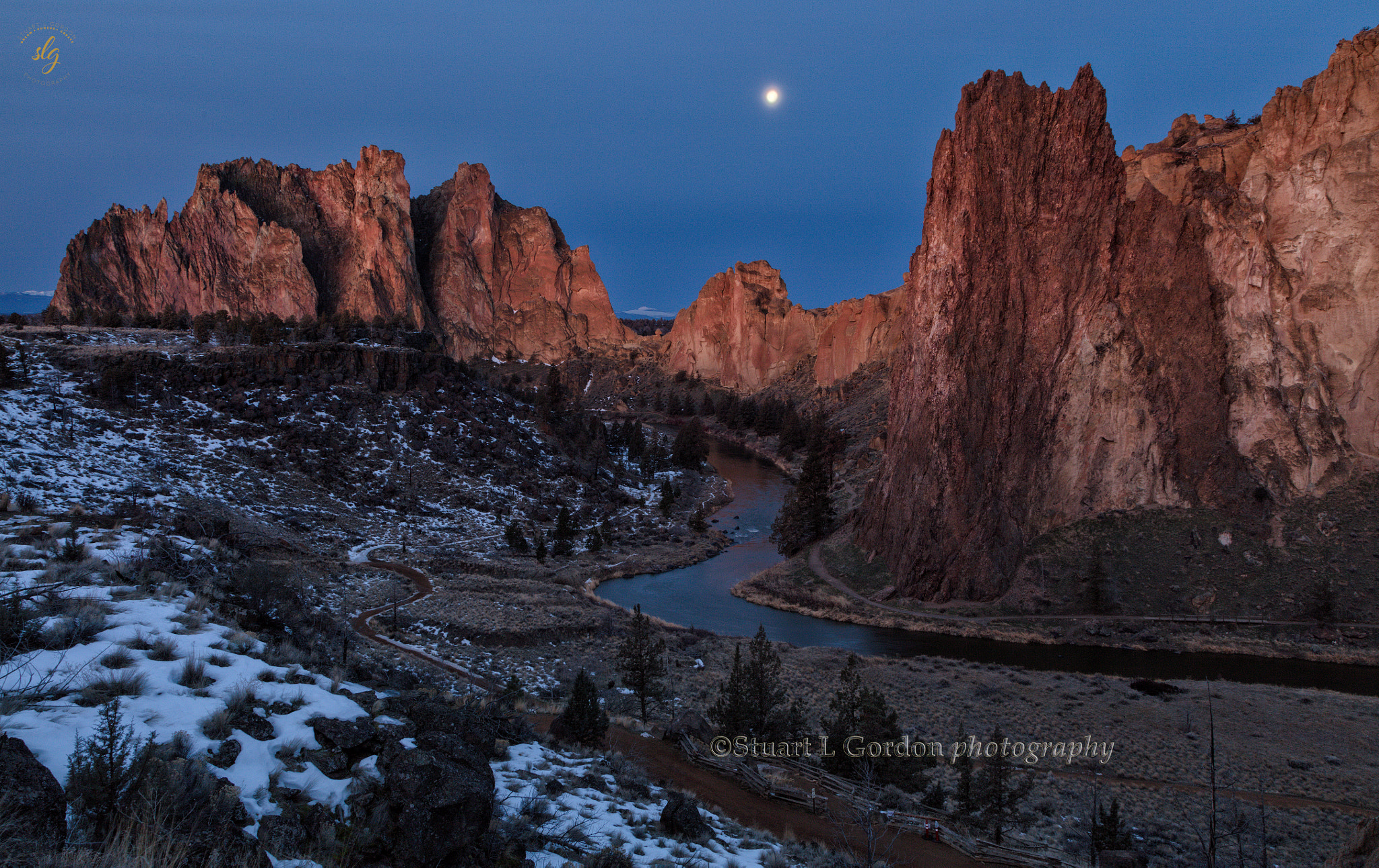 Canon EOS 5DS R sample photo. Setting moon, smith rock photography