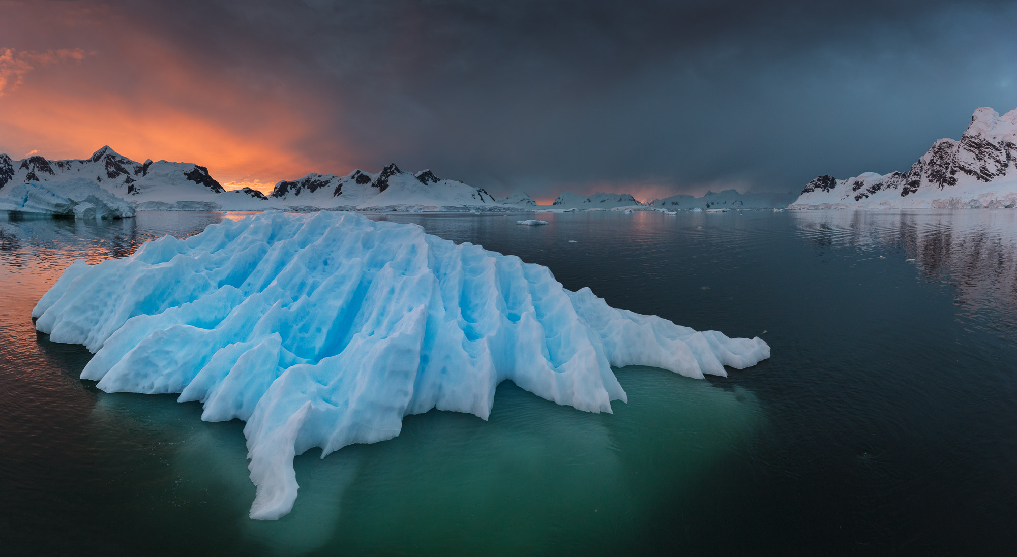 Canon EOS 5DS + Canon EF 11-24mm F4L USM sample photo. Paradise bay, iceberg at sunset - 4271 photography