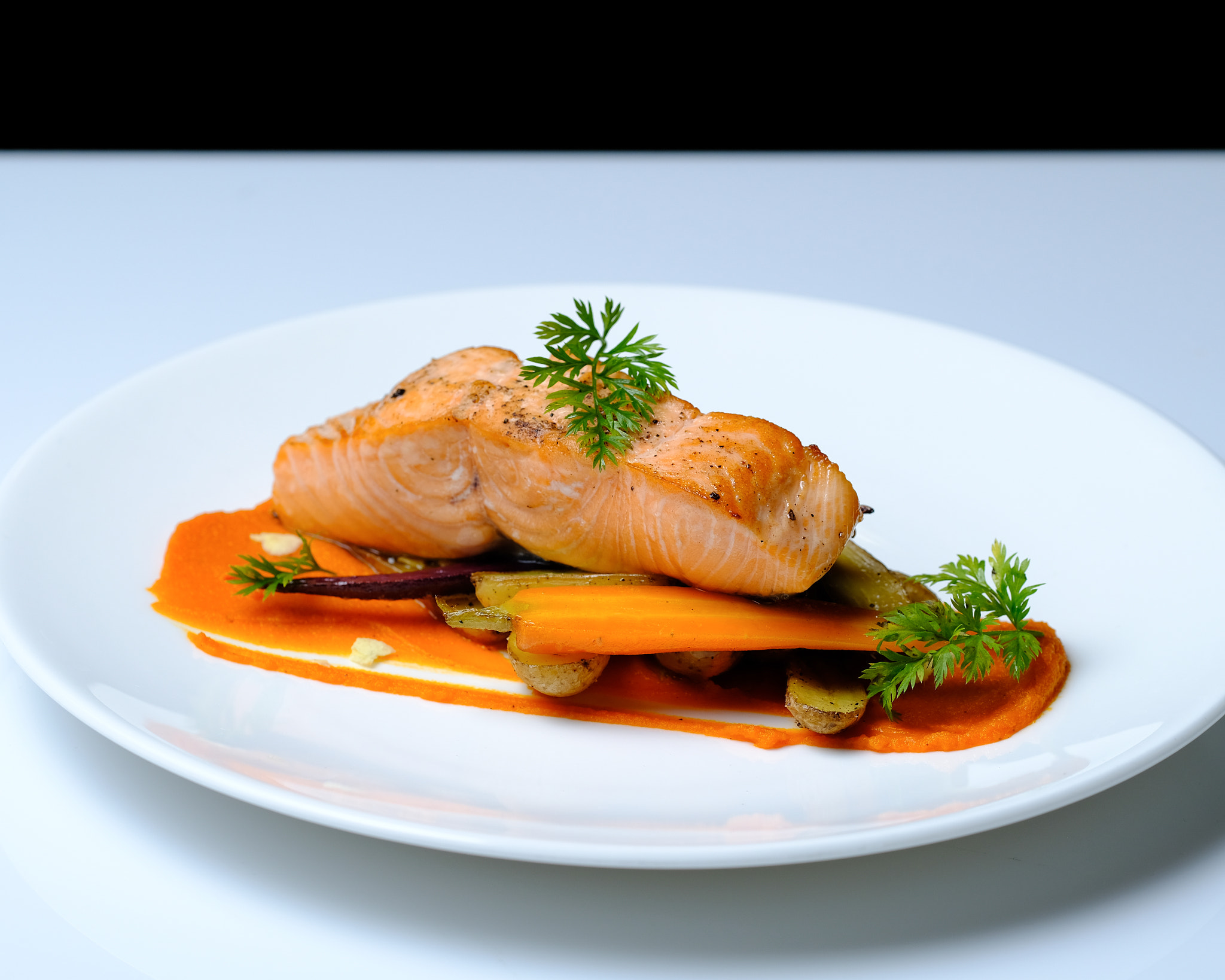 Fujifilm X-Pro2 + Fujifilm XF 90mm F2 R LM WR sample photo. Seared organic bc chinook salmon, spiced carrot puree, watercress photography