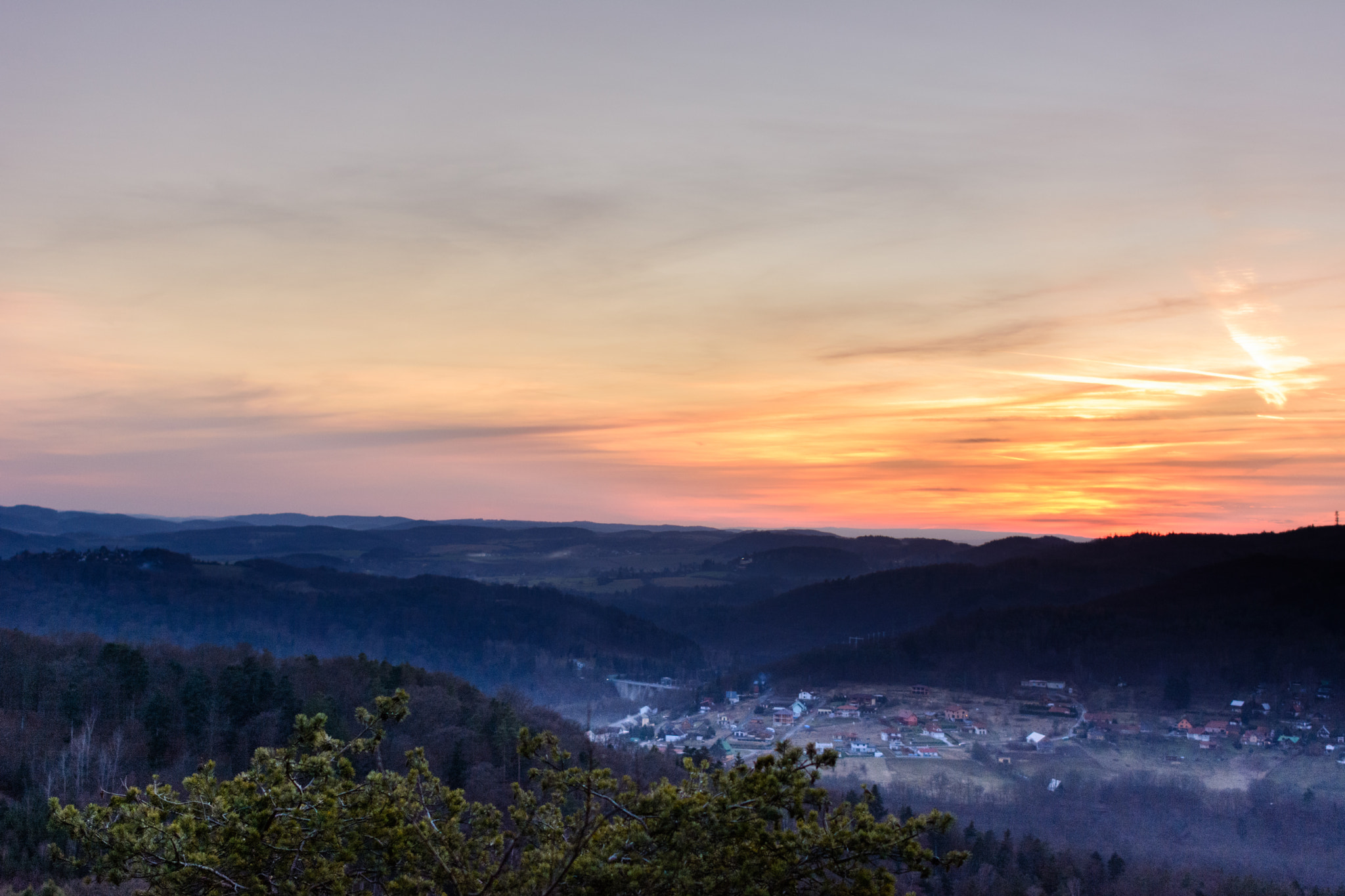 Nikon D7100 + Nikon AF-S Nikkor 28mm F1.8G sample photo. Tour around outside of prague photography