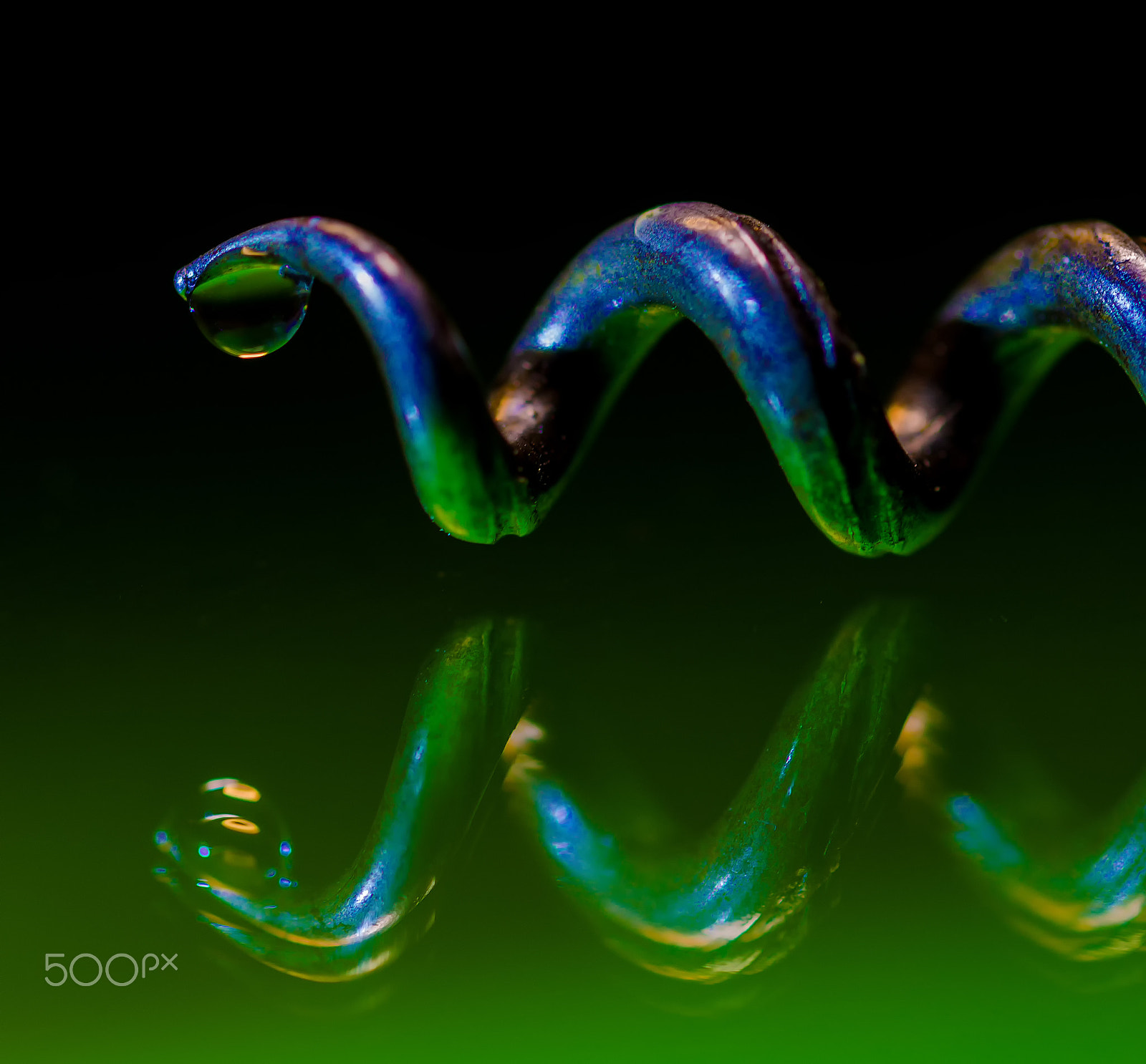 Sigma 105mm F2.8 EX DG OS HSM sample photo. Korkenzieher mit tropfen   corkscrew with drops photography