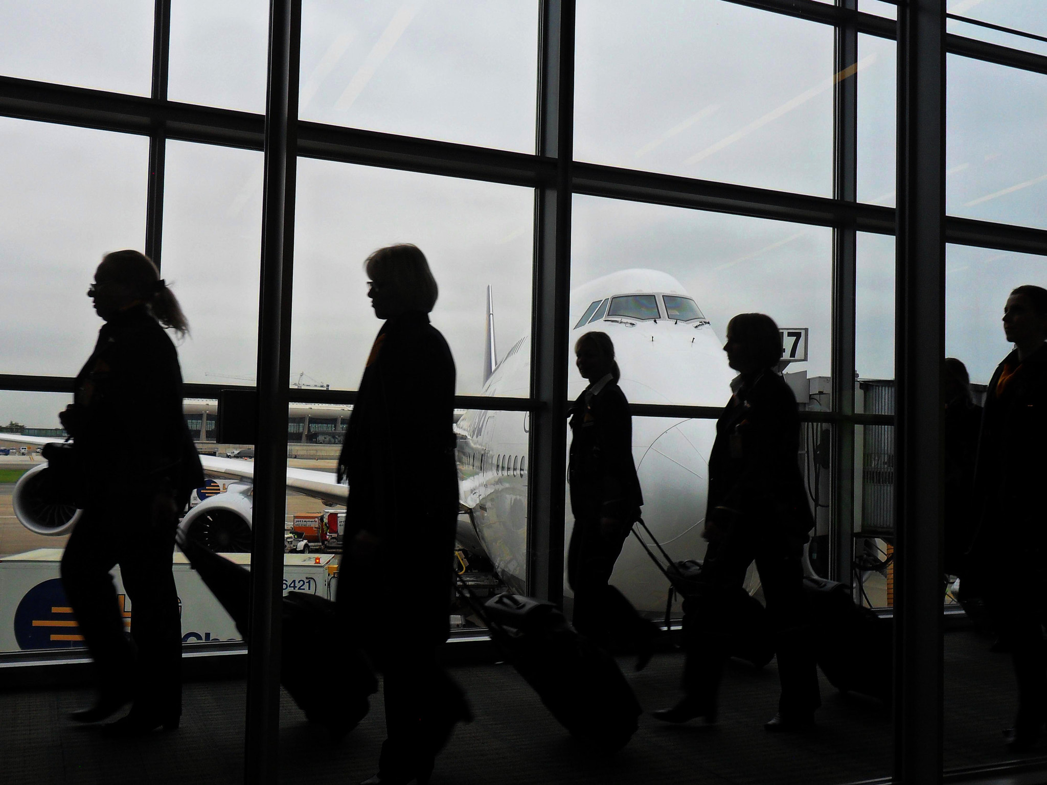 Samsung ES73 / VLUU ES73 /  SL605 sample photo. Stewardess photography