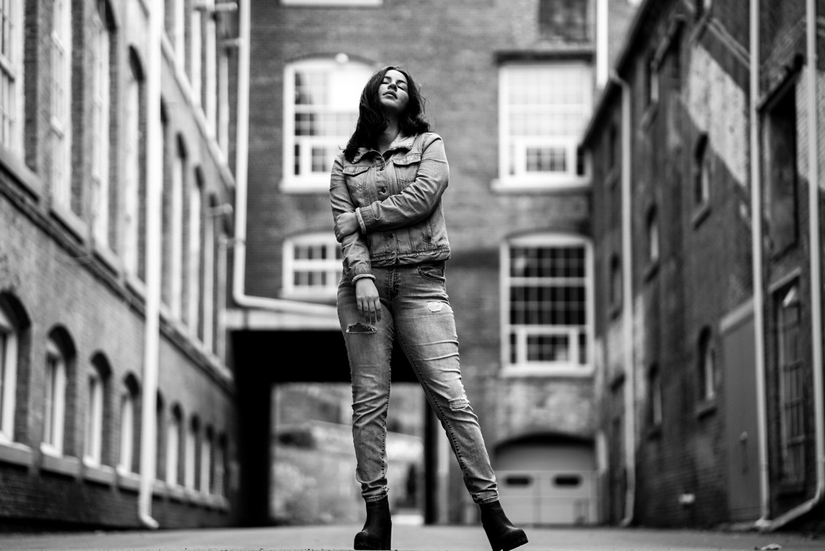 ZEISS Batis 85mm F1.8 sample photo. City living photography