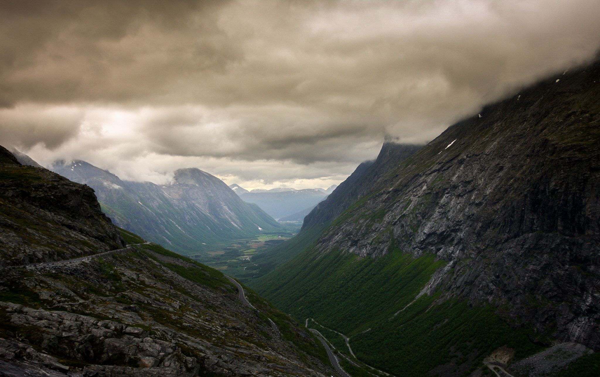 Canon EOS 40D + Canon EF 17-40mm F4L USM sample photo. Trollstigen photography