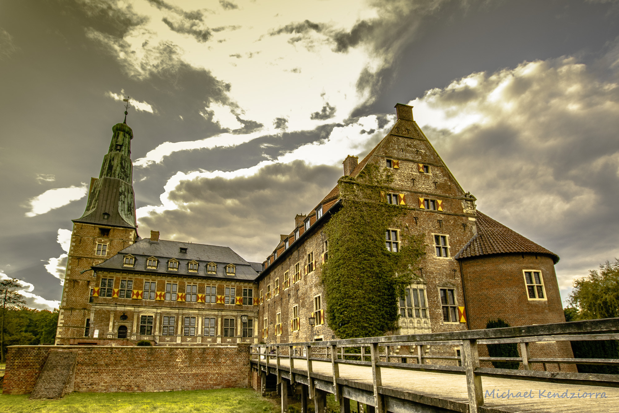Sigma 10-20mm F3.5 EX DC HSM sample photo. Schloß  photography