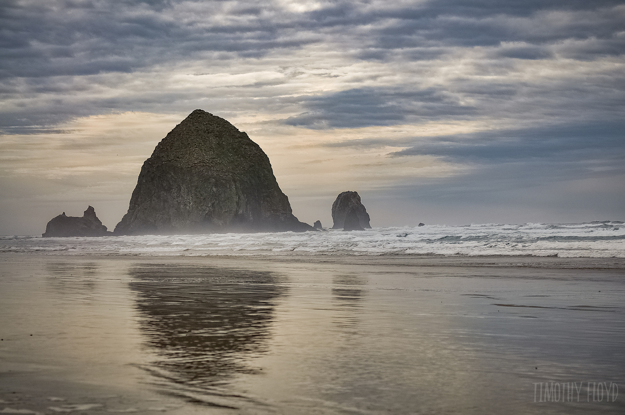 Nikon AF-S Nikkor 70-200mm F2.8G ED VR II sample photo. Cannon beach rocks photography