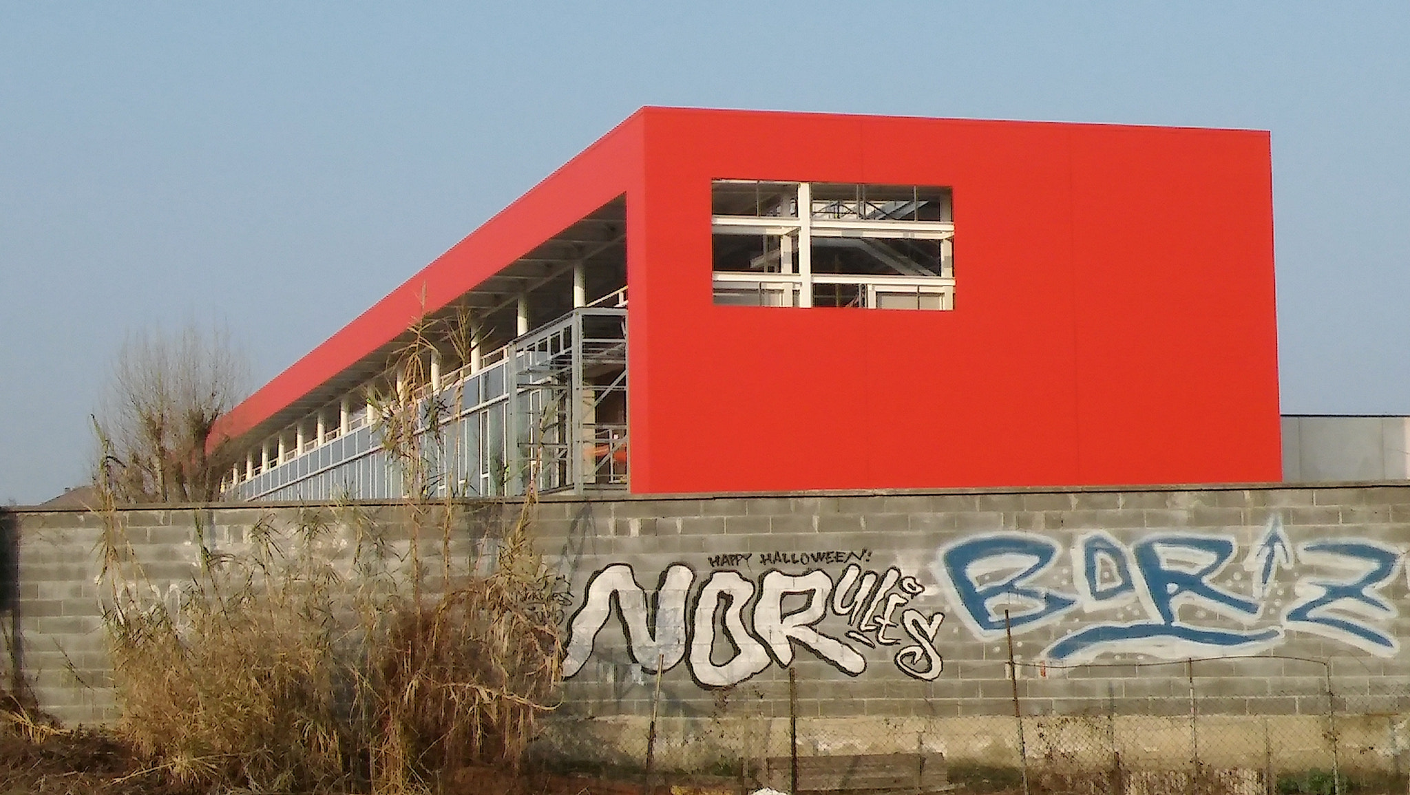 LG SPIRIT 4G LTE sample photo. Architettura industriale photography