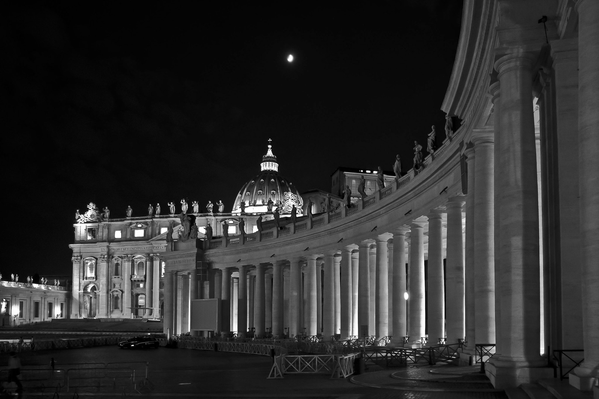 Olympus OM-D E-M1 + OLYMPUS 14-54mm Lens sample photo. Roman night - the bernini's colonnade in st. peter's square photography