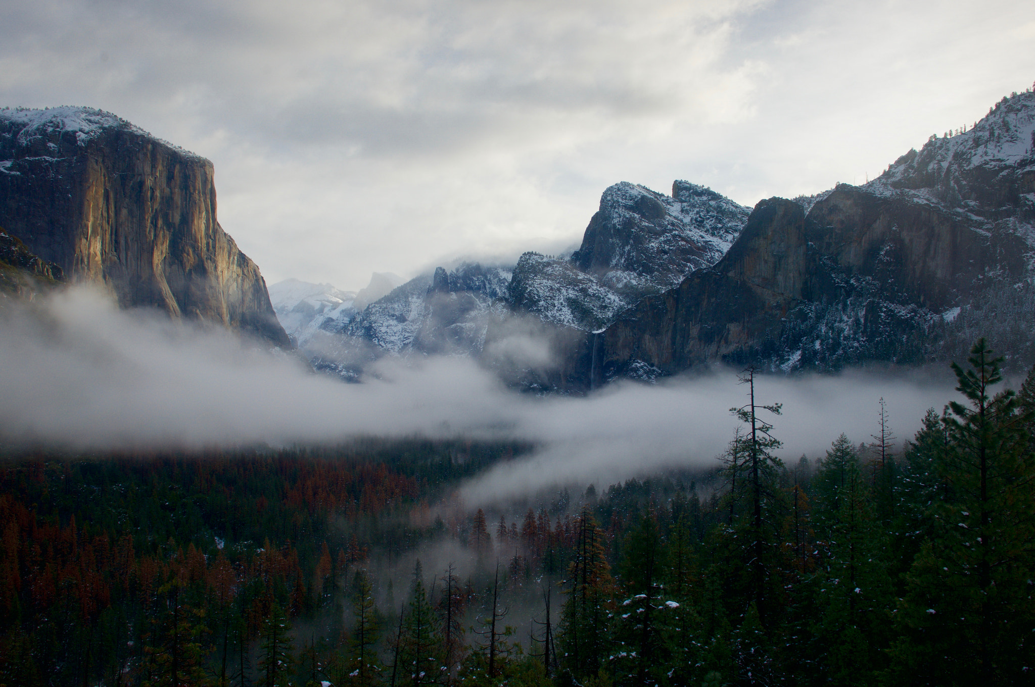 Sony Alpha NEX-6 sample photo. Fog through the valley photography